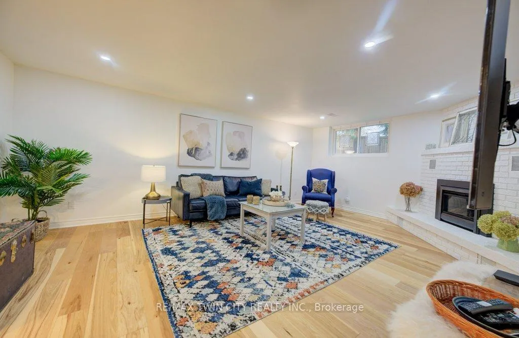 Photo 31 of 467 Redfox Road, Waterloo — HOMEH