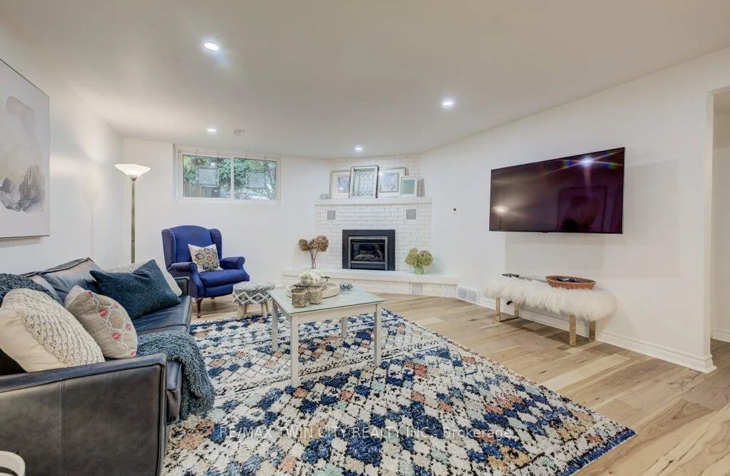Photo 33 of 467 Redfox Road, Waterloo — HOMEH