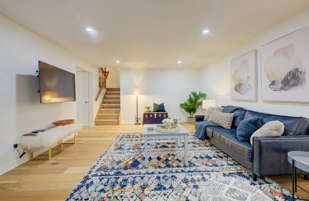 Photo 34 of 467 Redfox Road, Waterloo — HOMEH