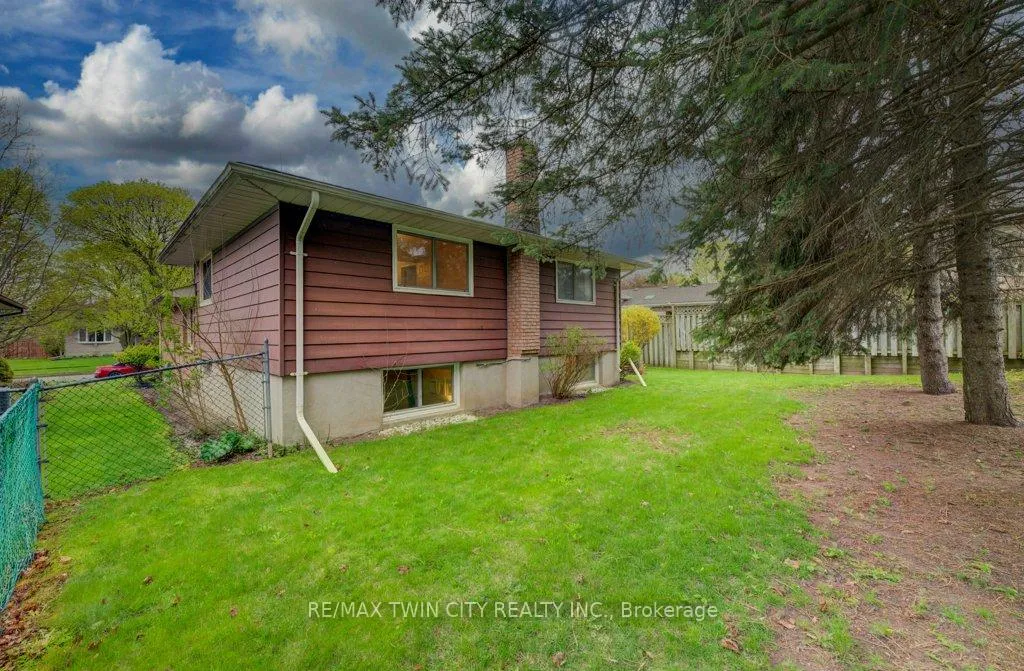 Photo 43 of 467 Redfox Road, Waterloo — HOMEH