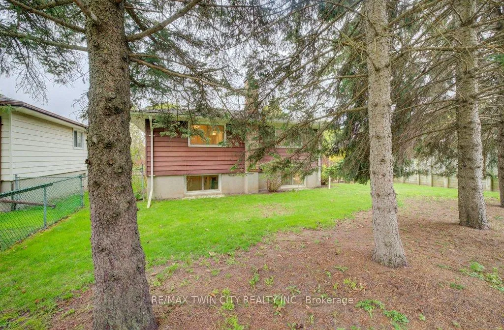 Photo 44 of 467 Redfox Road, Waterloo — HOMEH