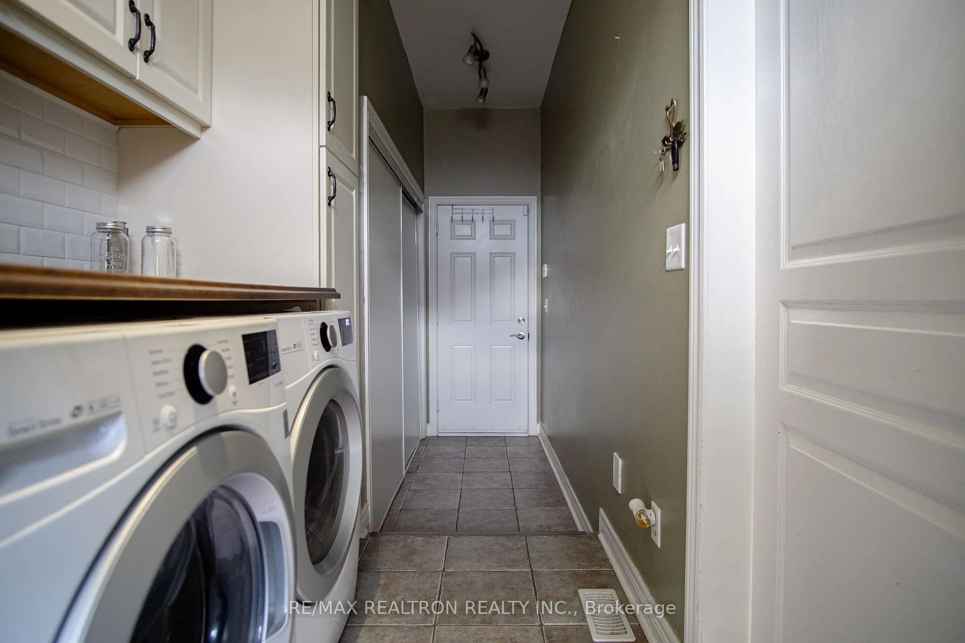 Photo 23 of 936 Langford Street, Oshawa, Eastdale — HOMEH