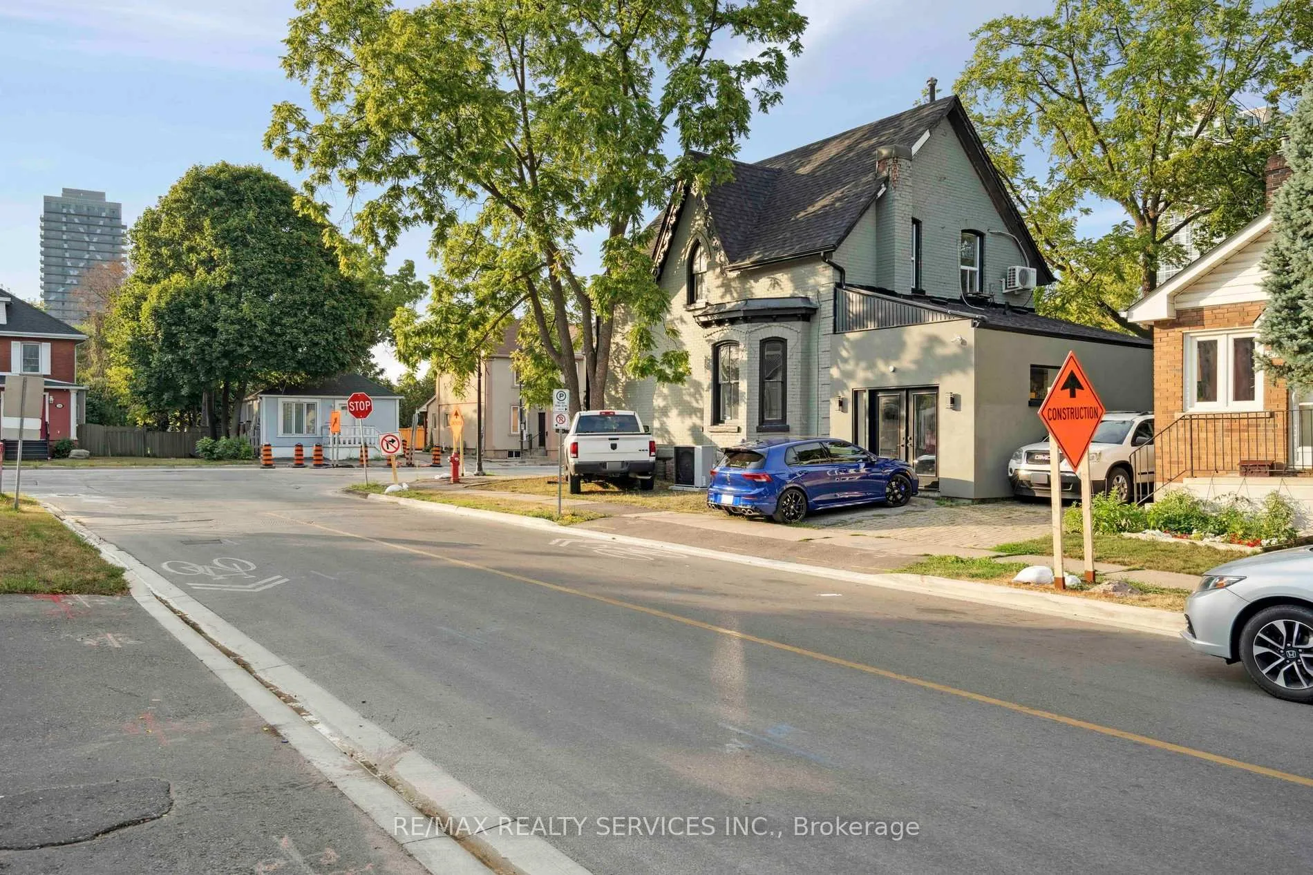Photo 3 of 127 Queen Street W, Brampton, Downtown Brampton — HOMEH