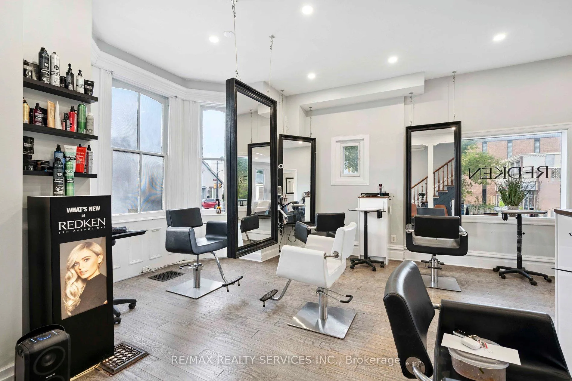 Photo 5 of 127 Queen Street W, Brampton, Downtown Brampton — HOMEH