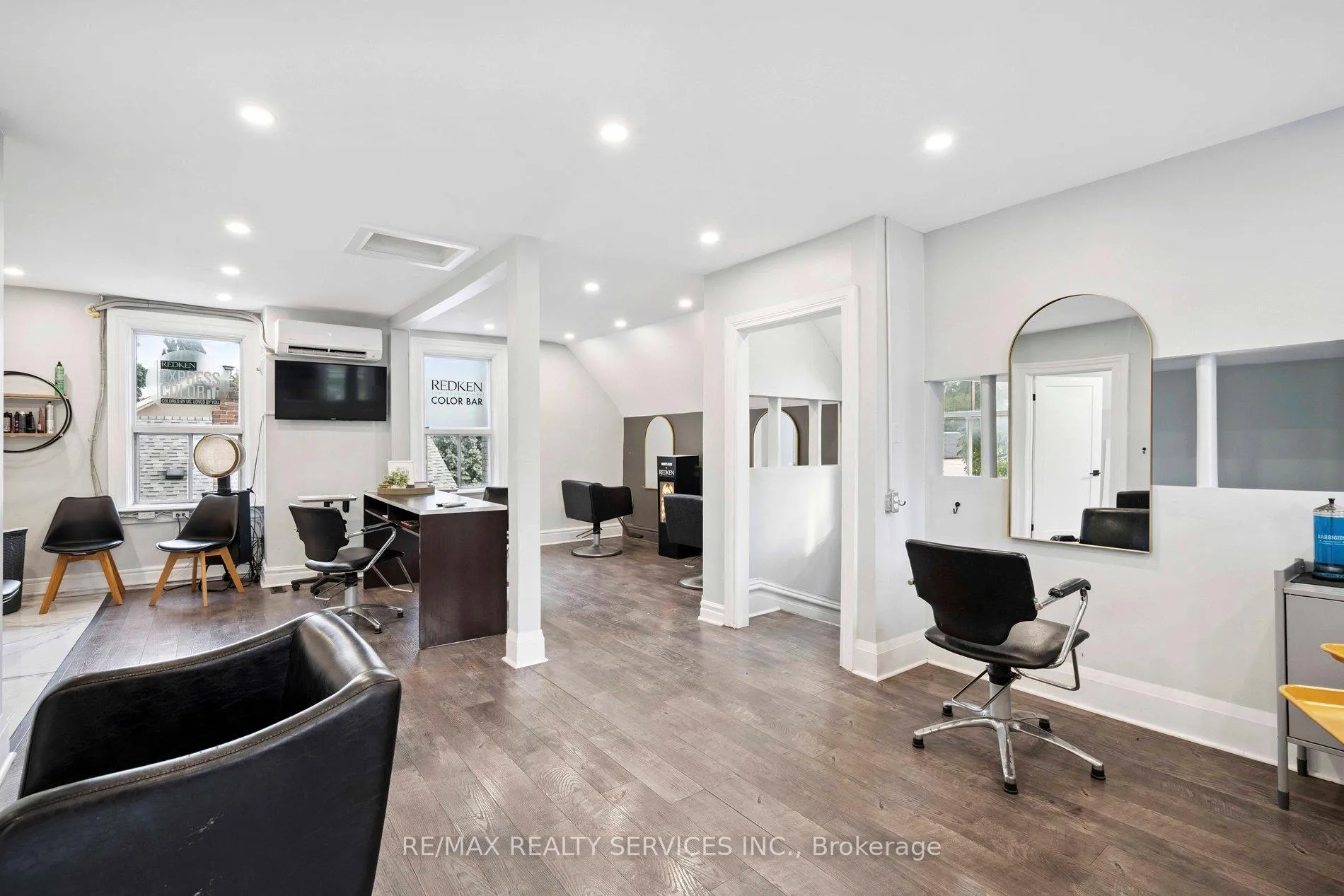 Photo 12 of 127 Queen Street W, Brampton, Downtown Brampton — HOMEH