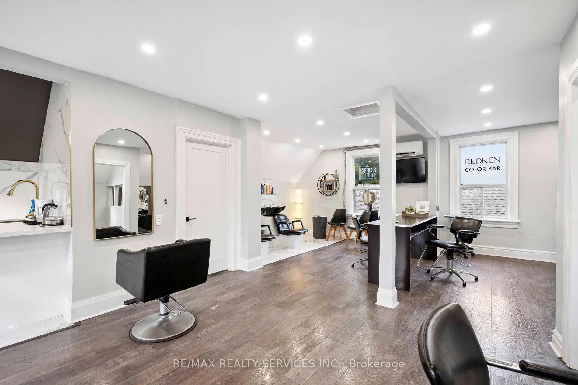 Photo 13 of 127 Queen Street W, Brampton, Downtown Brampton — HOMEH
