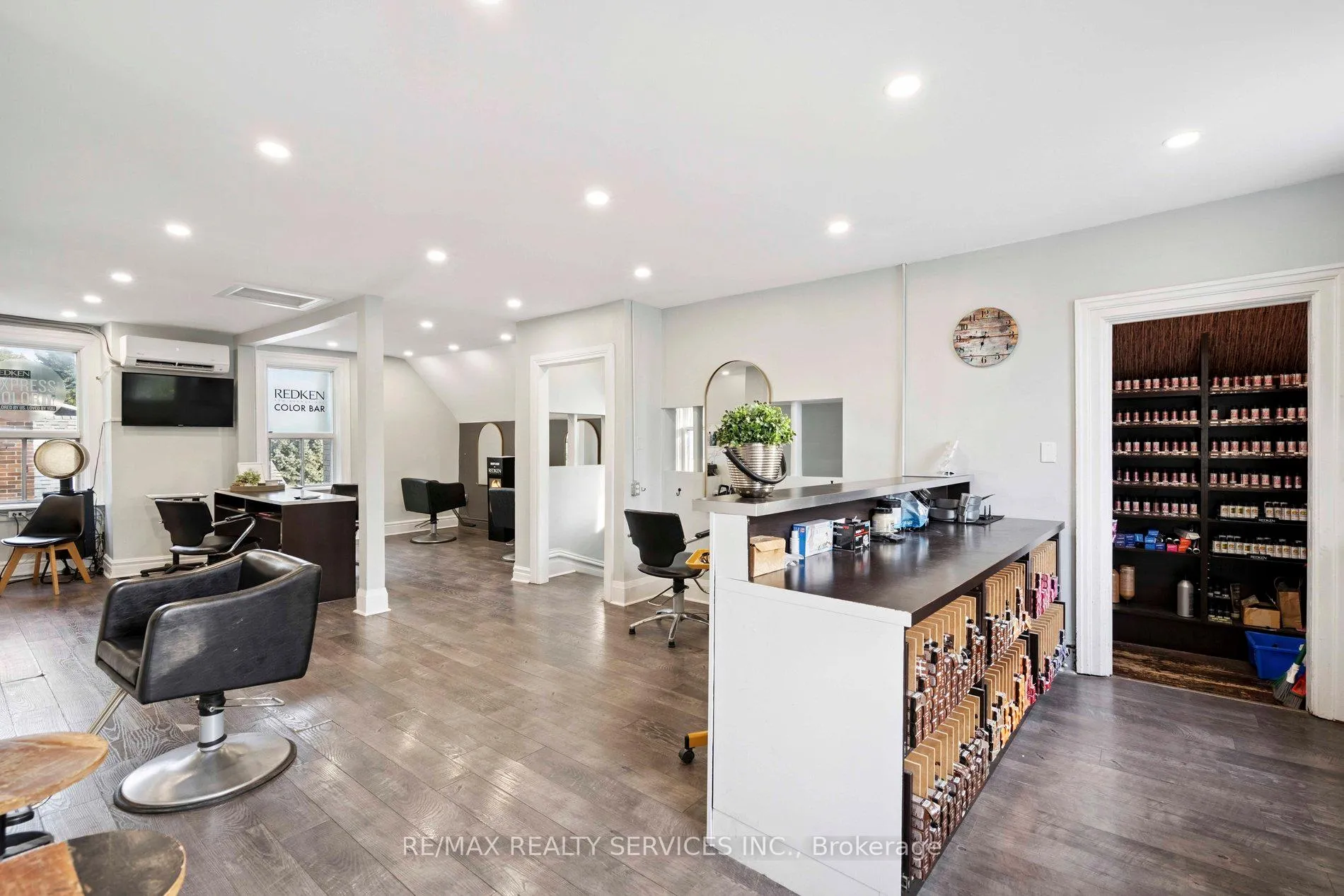 Photo 18 of 127 Queen Street W, Brampton, Downtown Brampton — HOMEH