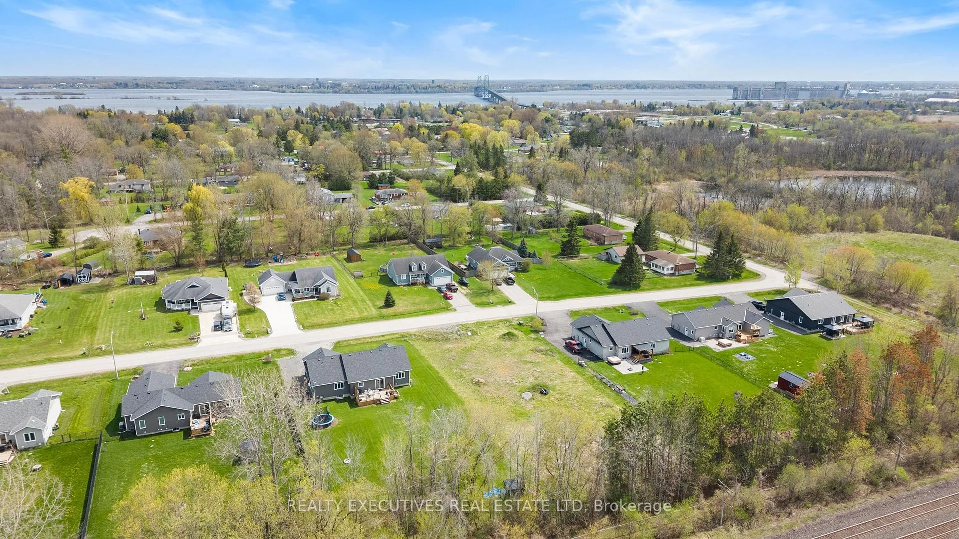 Photo 2 of 8 Albert Street, Edwardsburgh/Cardinal, Edwardsburgh/Cardinal Twp — HOMEH
