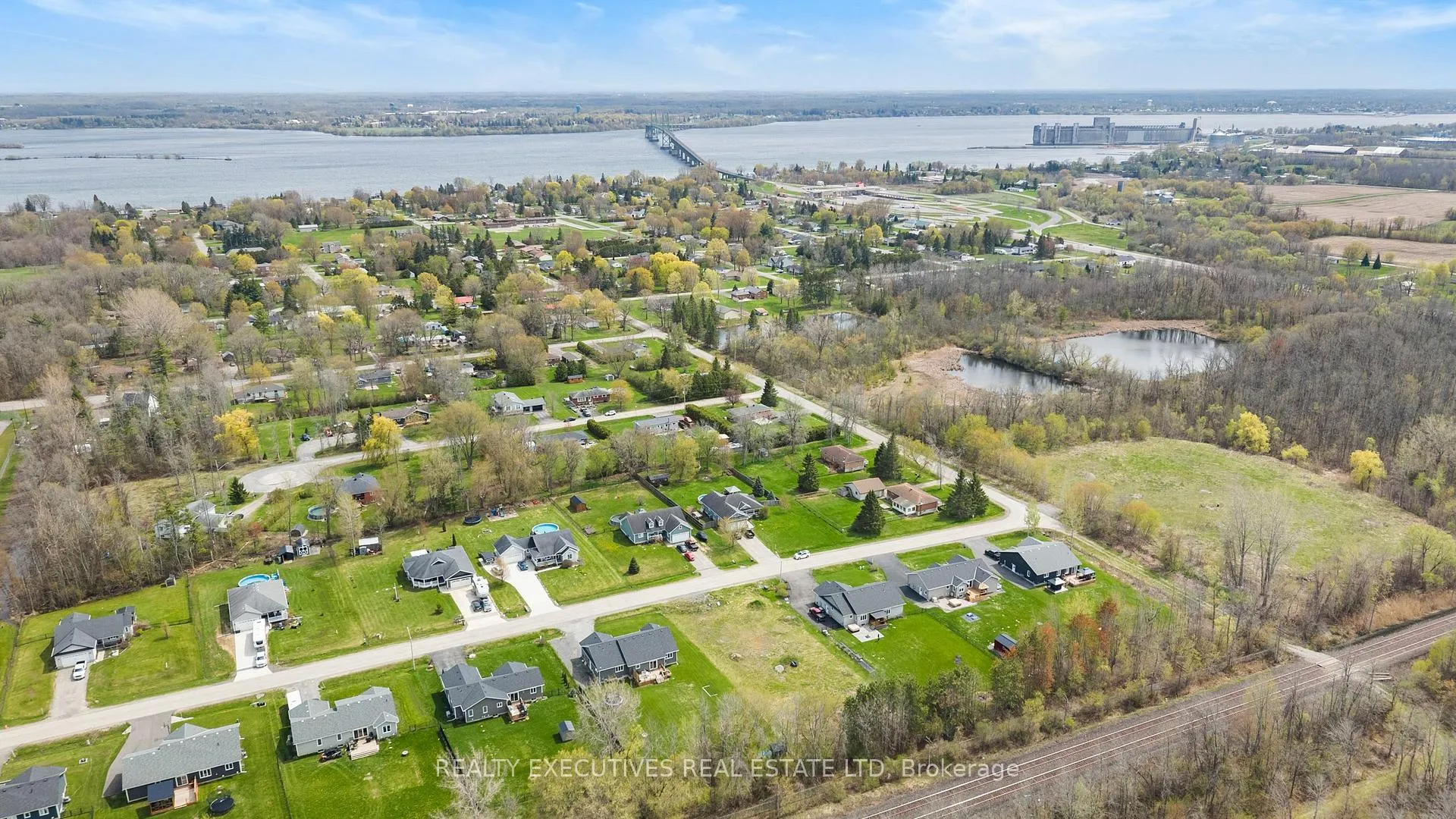 Photo 9 of 8 Albert Street, Edwardsburgh/Cardinal, Edwardsburgh/Cardinal Twp — HOMEH