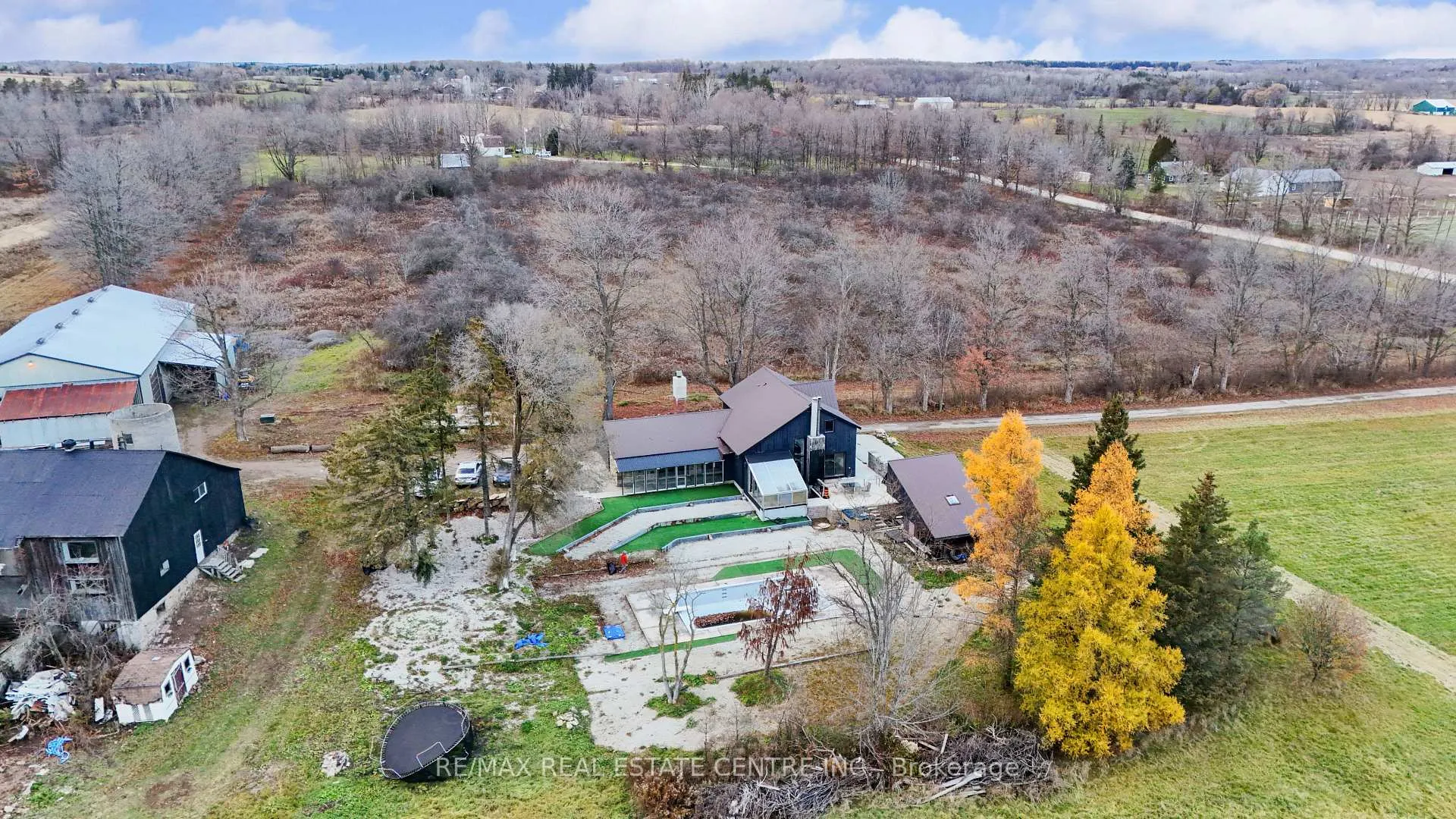 Photo 3 of 4314 Concession 11 Road, Puslinch, Rural Puslinch East — HOMEH