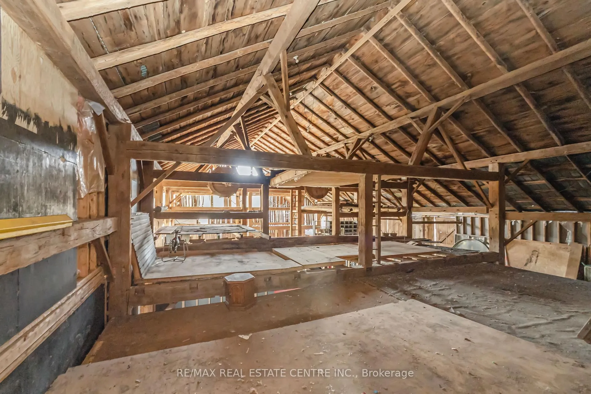Photo 38 of 4314 Concession 11 Road, Puslinch, Rural Puslinch East — HOMEH
