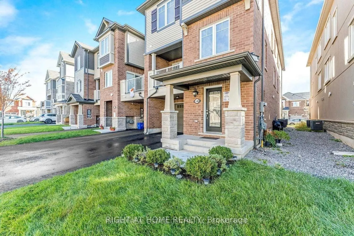 Photo 1 of 886 Cactus Point, Milton, Cobban — HOMEH
