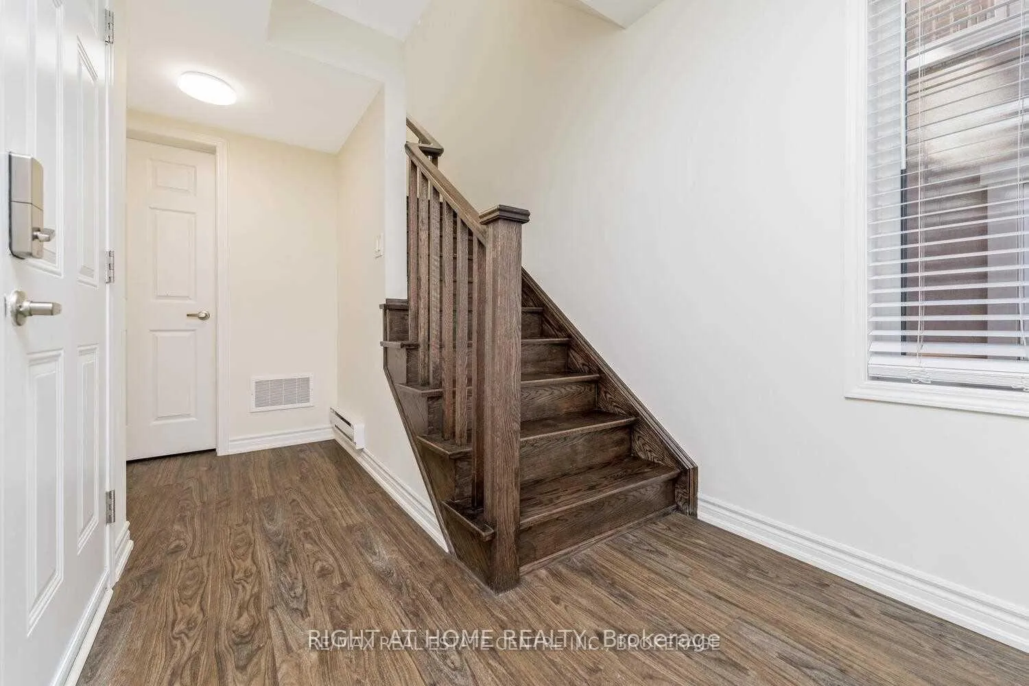 Photo 3 of 886 Cactus Point, Milton, Cobban — HOMEH