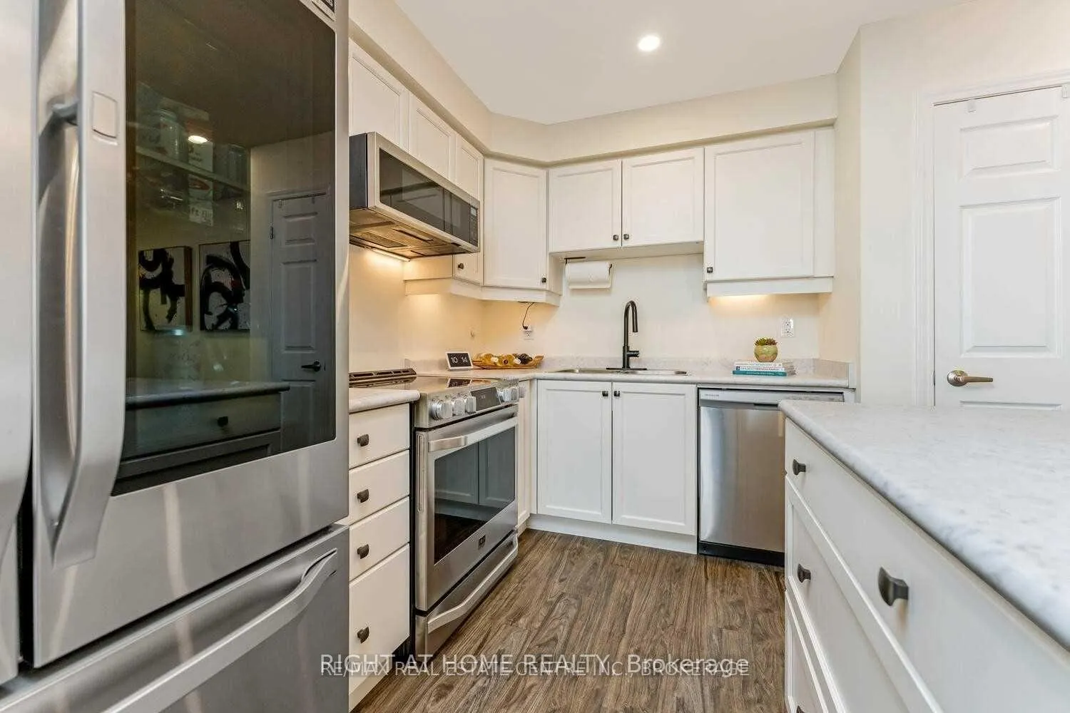 Photo 5 of 886 Cactus Point, Milton, Cobban — HOMEH