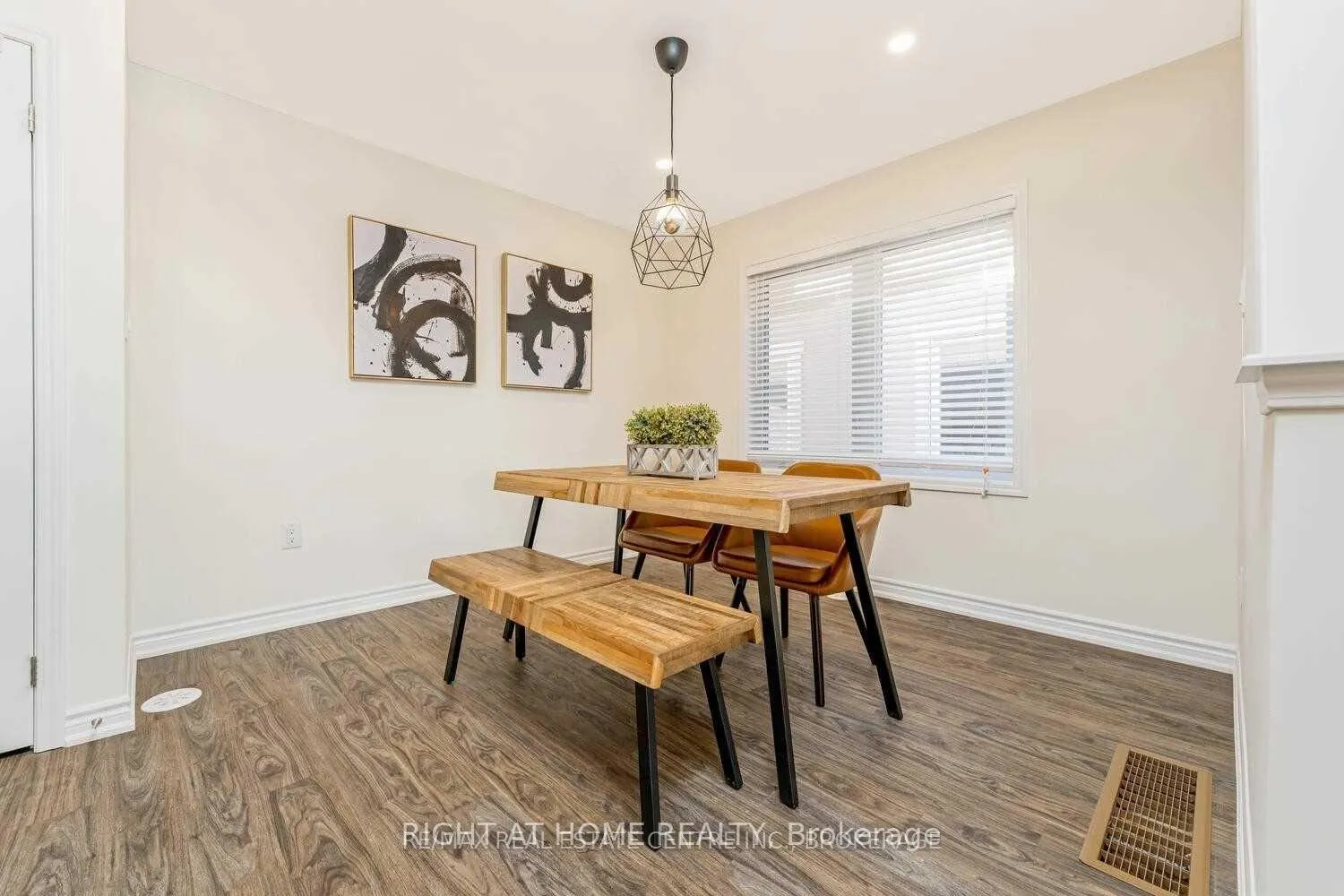 Photo 10 of 886 Cactus Point, Milton, Cobban — HOMEH