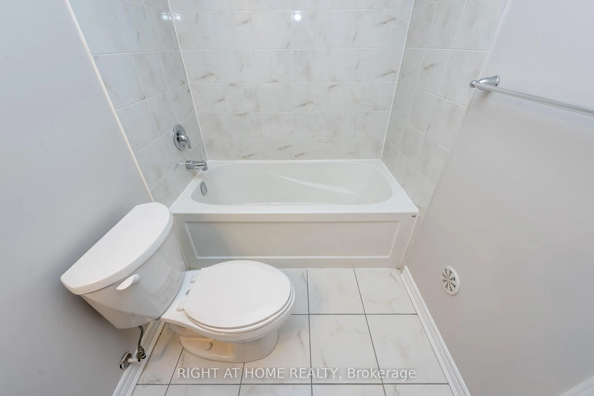 Photo 12 of 4 Hafia Street, Brampton, Northwest Brampton — HOMEH