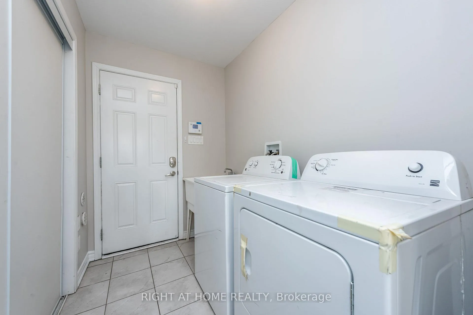Photo 13 of 4 Hafia Street, Brampton, Northwest Brampton — HOMEH