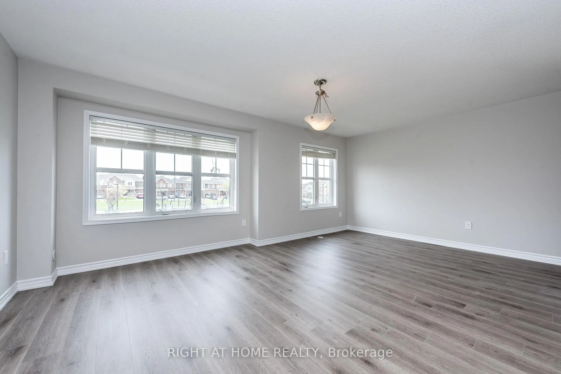 Photo 14 of 4 Hafia Street, Brampton, Northwest Brampton — HOMEH