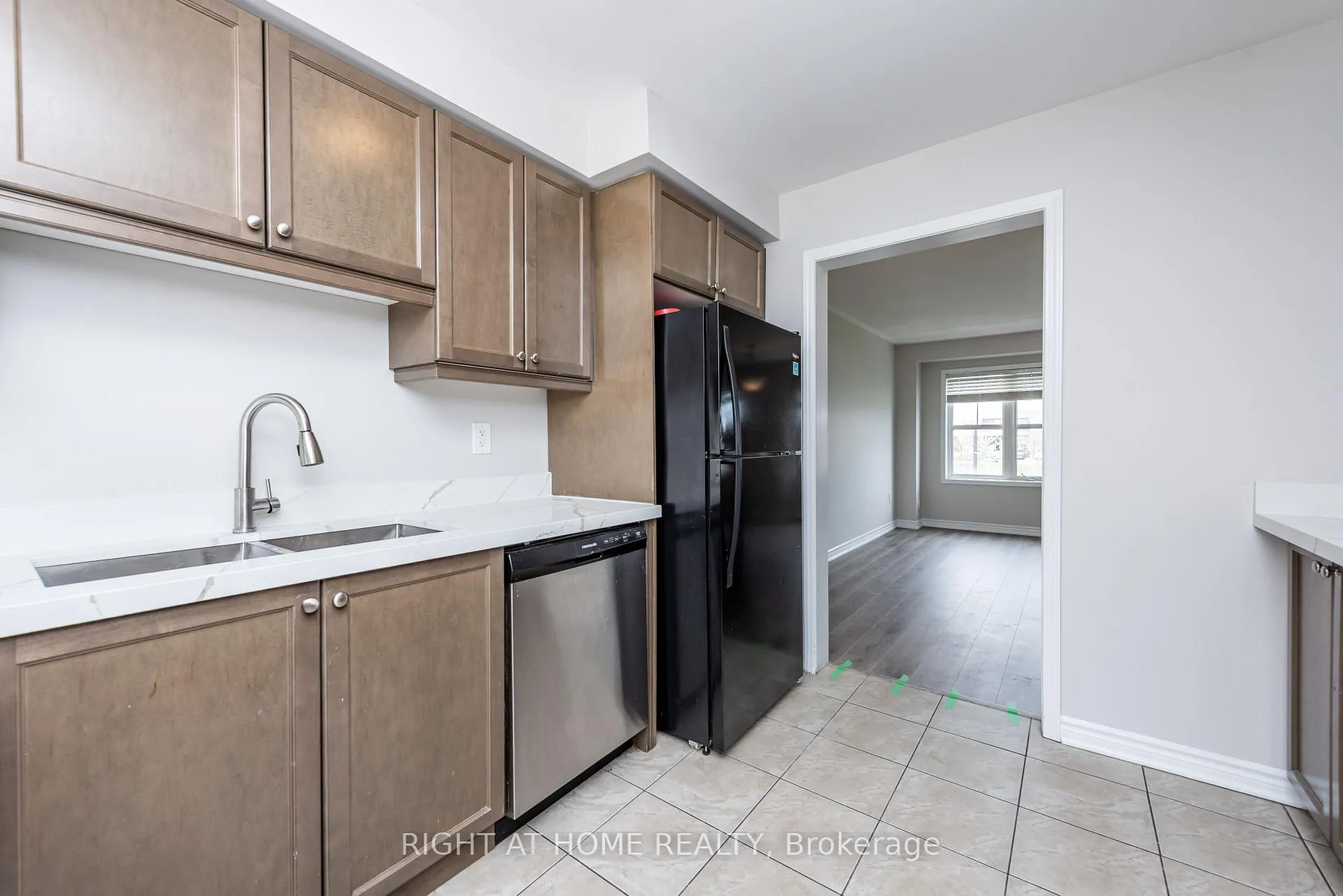 Photo 19 of 4 Hafia Street, Brampton, Northwest Brampton — HOMEH