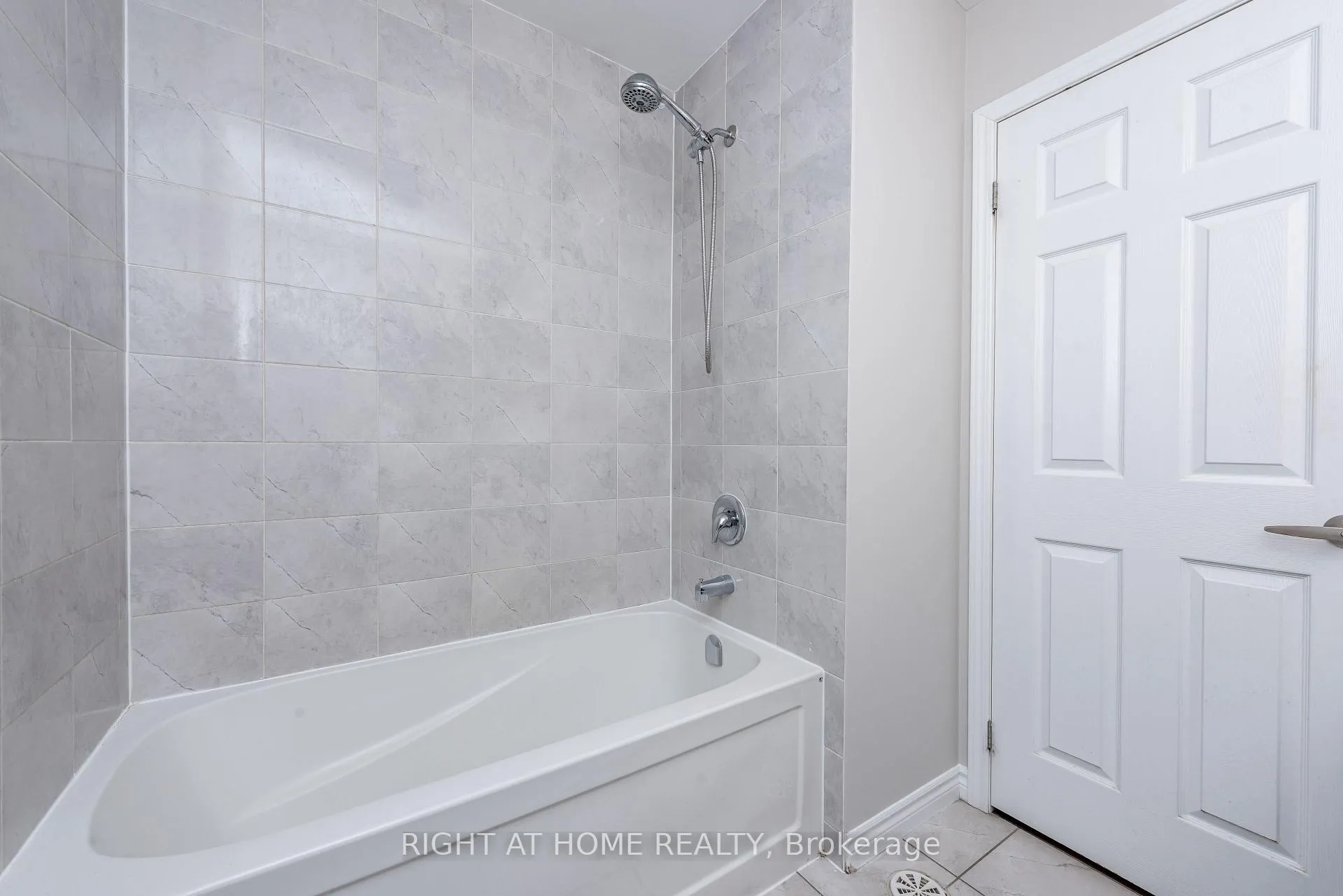 Photo 35 of 4 Hafia Street, Brampton, Northwest Brampton — HOMEH