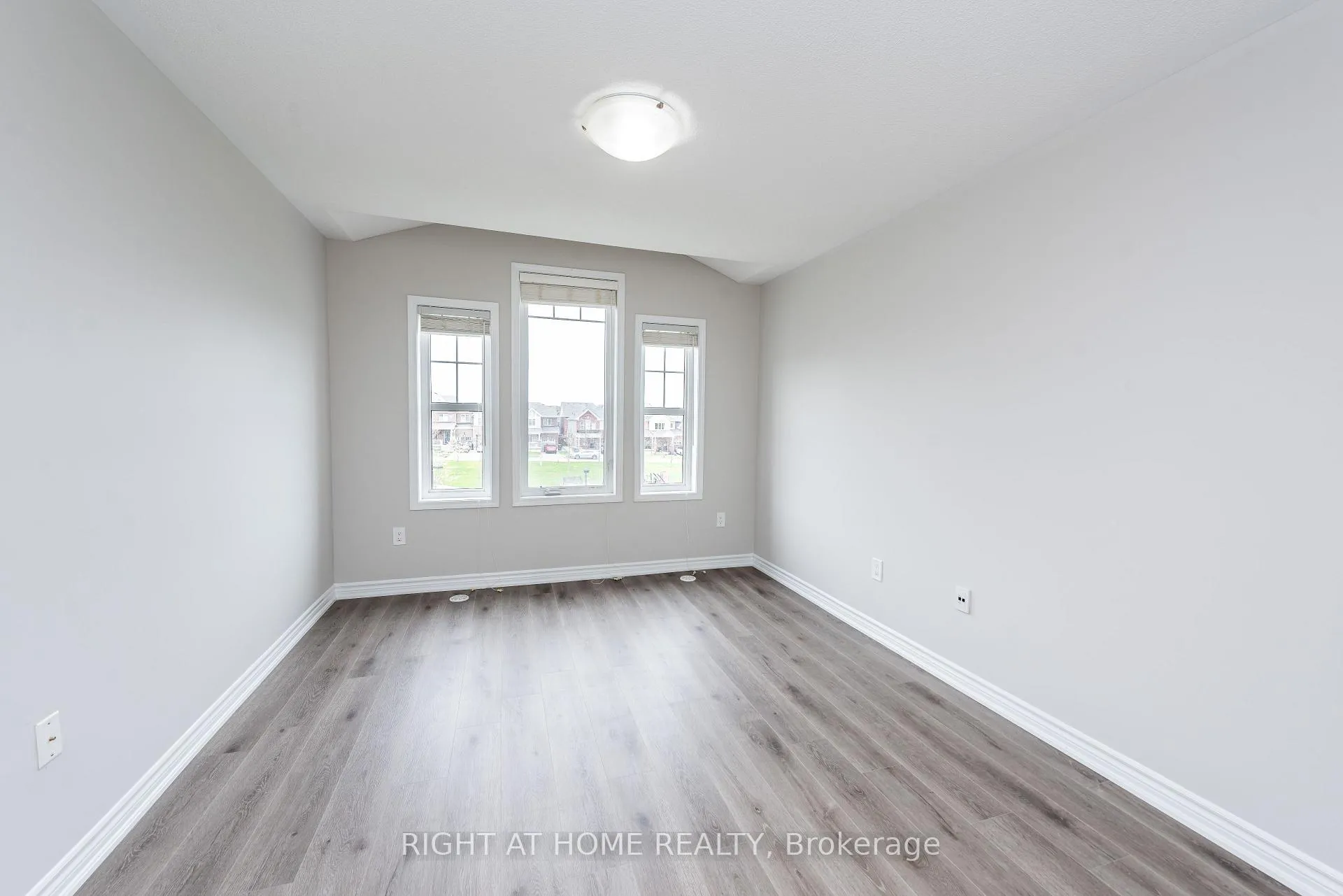Photo 38 of 4 Hafia Street, Brampton, Northwest Brampton — HOMEH