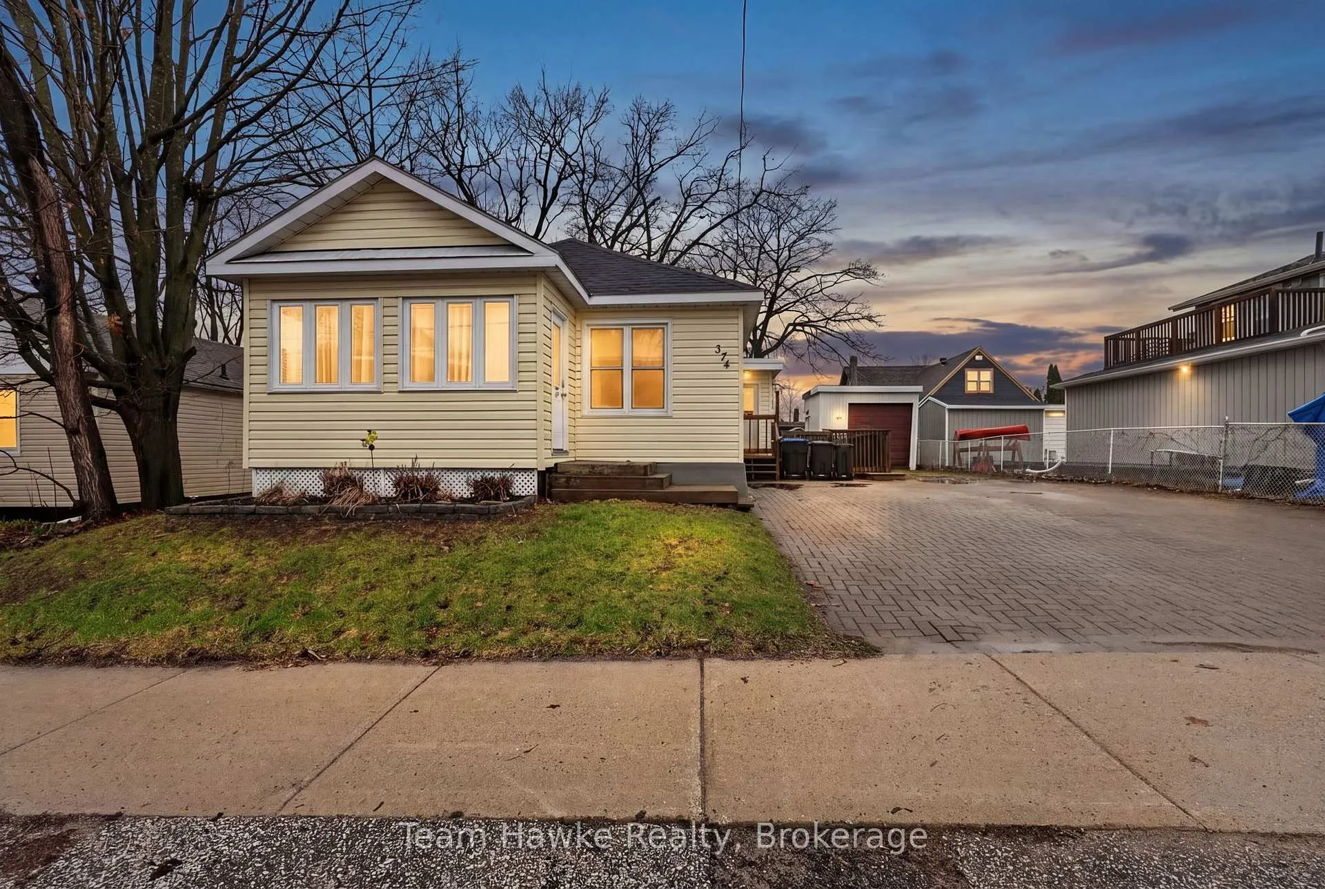 Photo 2 of 374 Dominion Avenue, Midland — HOMEH