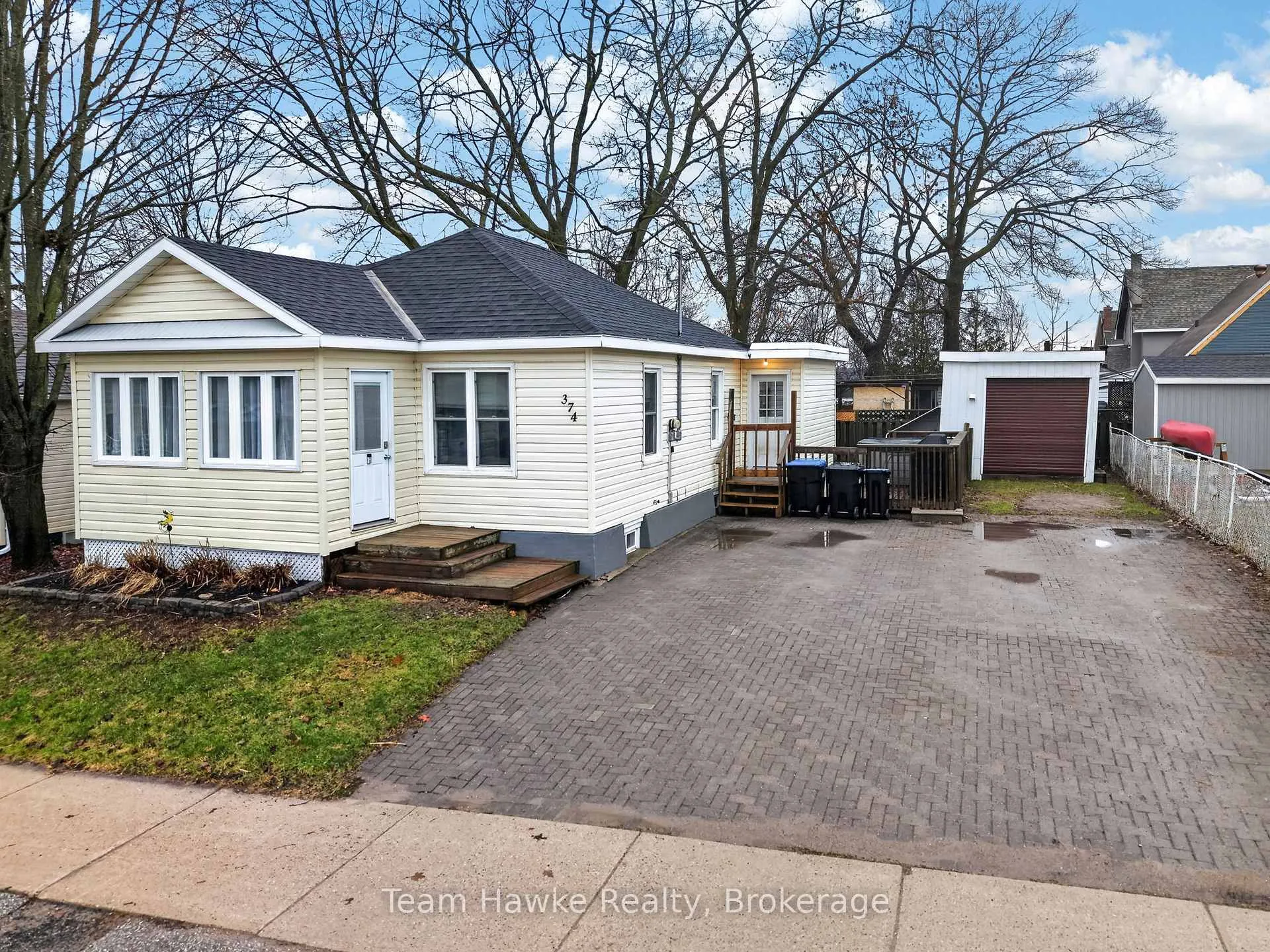 Photo 3 of 374 Dominion Avenue, Midland — HOMEH