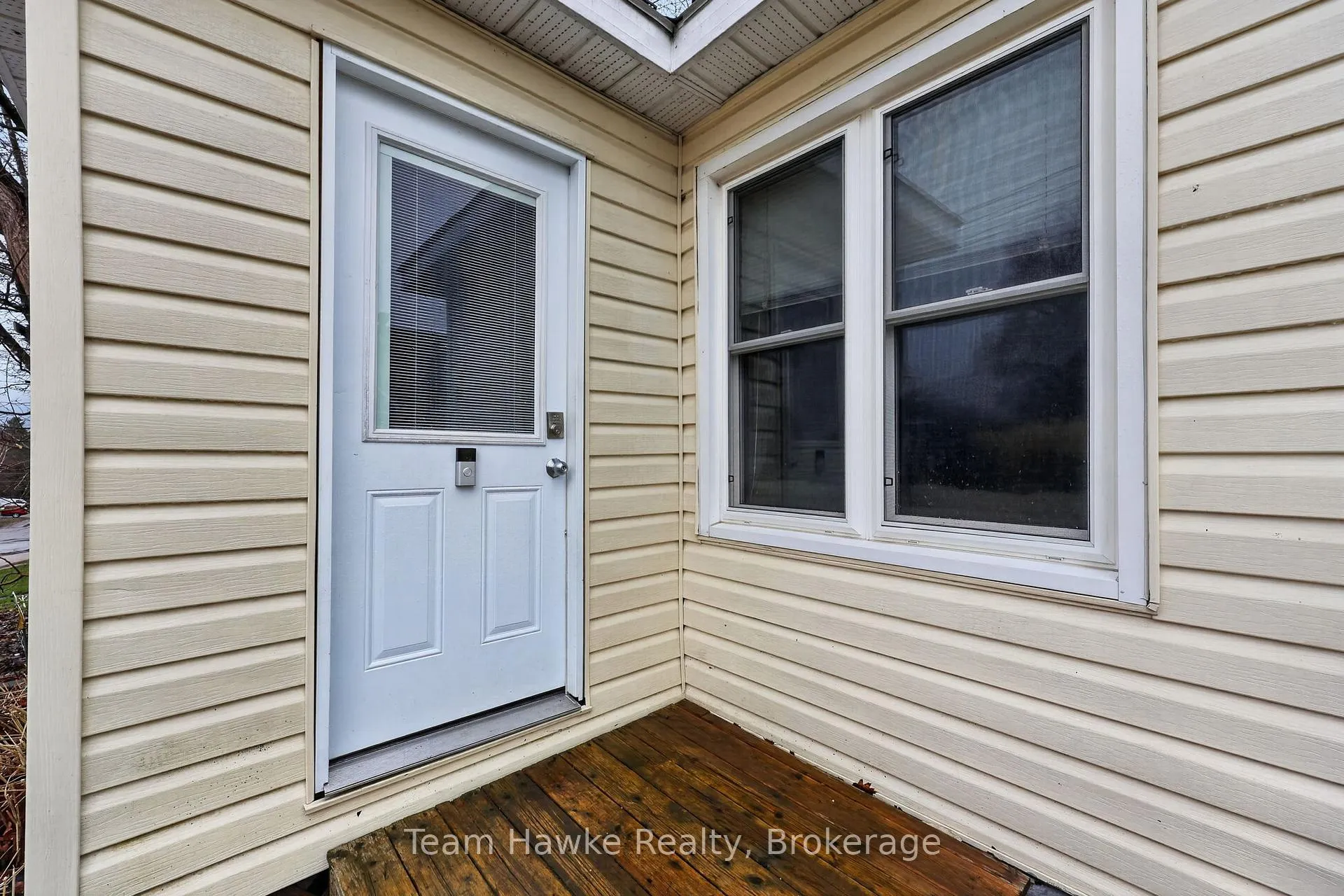 Photo 4 of 374 Dominion Avenue, Midland — HOMEH