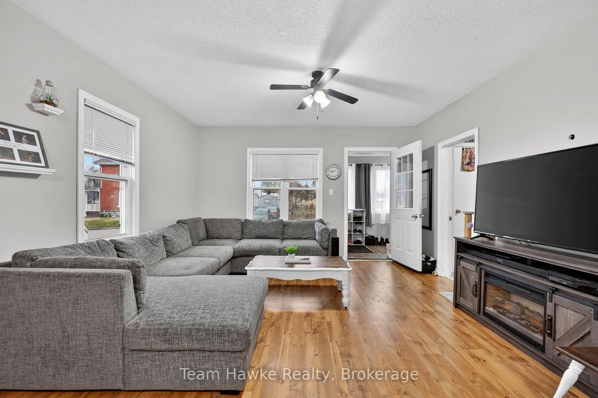 Photo 8 of 374 Dominion Avenue, Midland — HOMEH