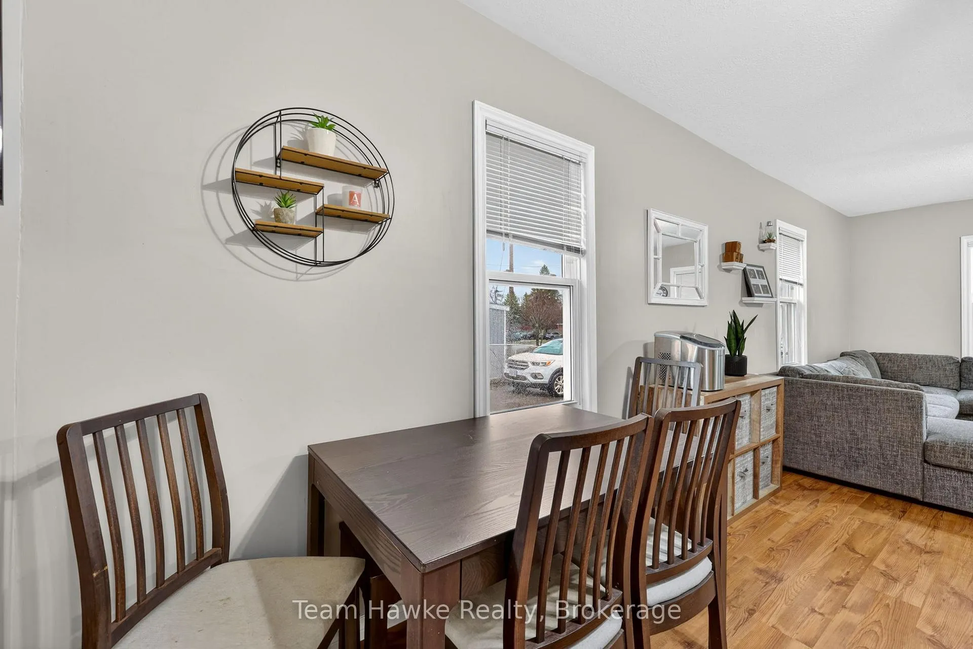 Photo 11 of 374 Dominion Avenue, Midland — HOMEH