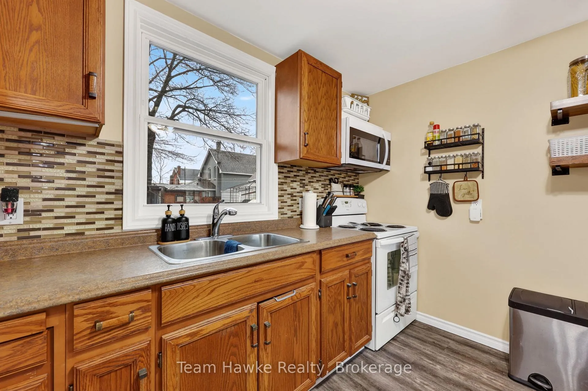 Photo 15 of 374 Dominion Avenue, Midland — HOMEH