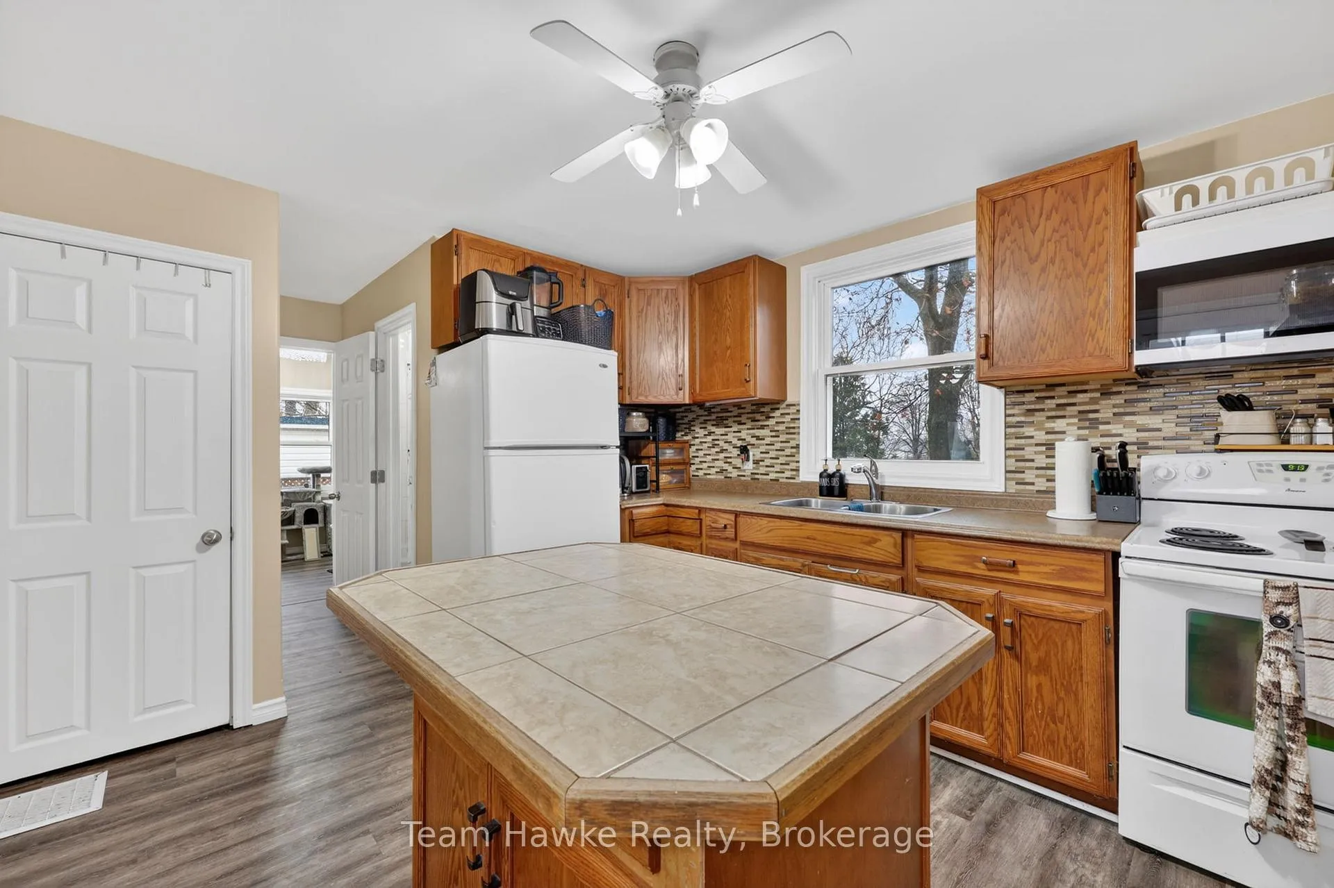 Photo 18 of 374 Dominion Avenue, Midland — HOMEH