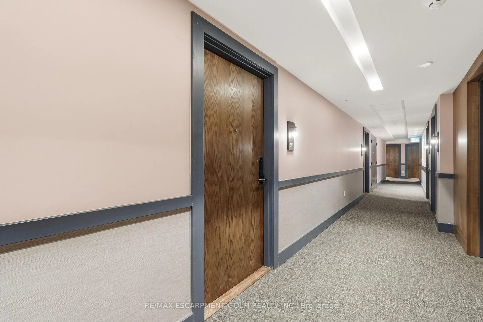 Photo 5 of Unit 513, 2782 Barton Street E, Hamilton, Riverdale — HOMEH