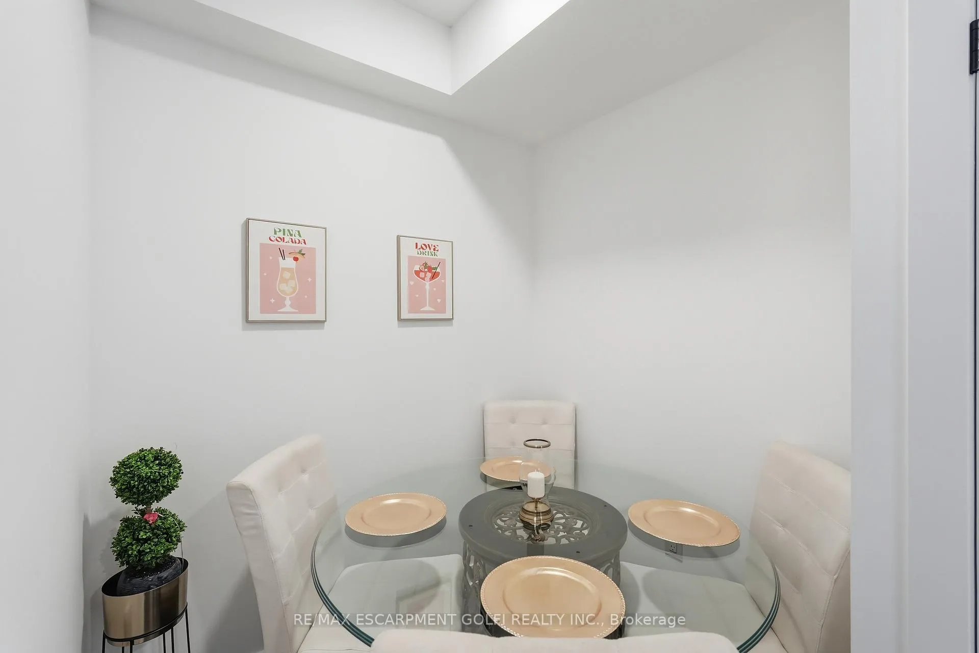 Photo 9 of Unit 513, 2782 Barton Street E, Hamilton, Riverdale — HOMEH