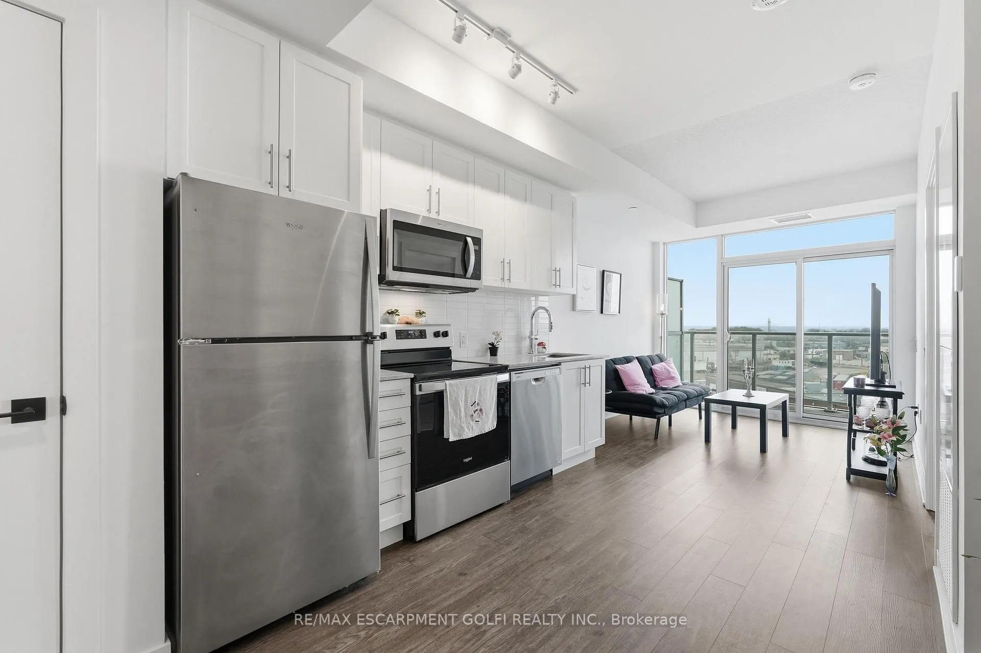 Photo 11 of Unit 513, 2782 Barton Street E, Hamilton, Riverdale — HOMEH
