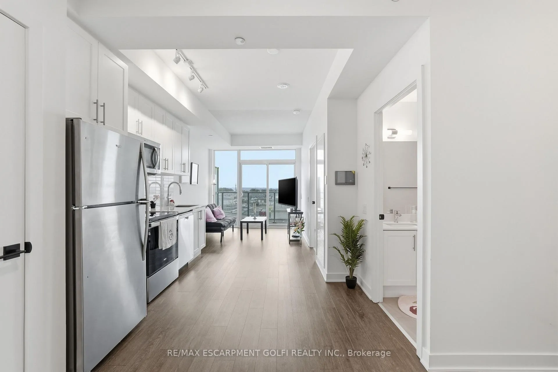 Photo 12 of Unit 513, 2782 Barton Street E, Hamilton, Riverdale — HOMEH