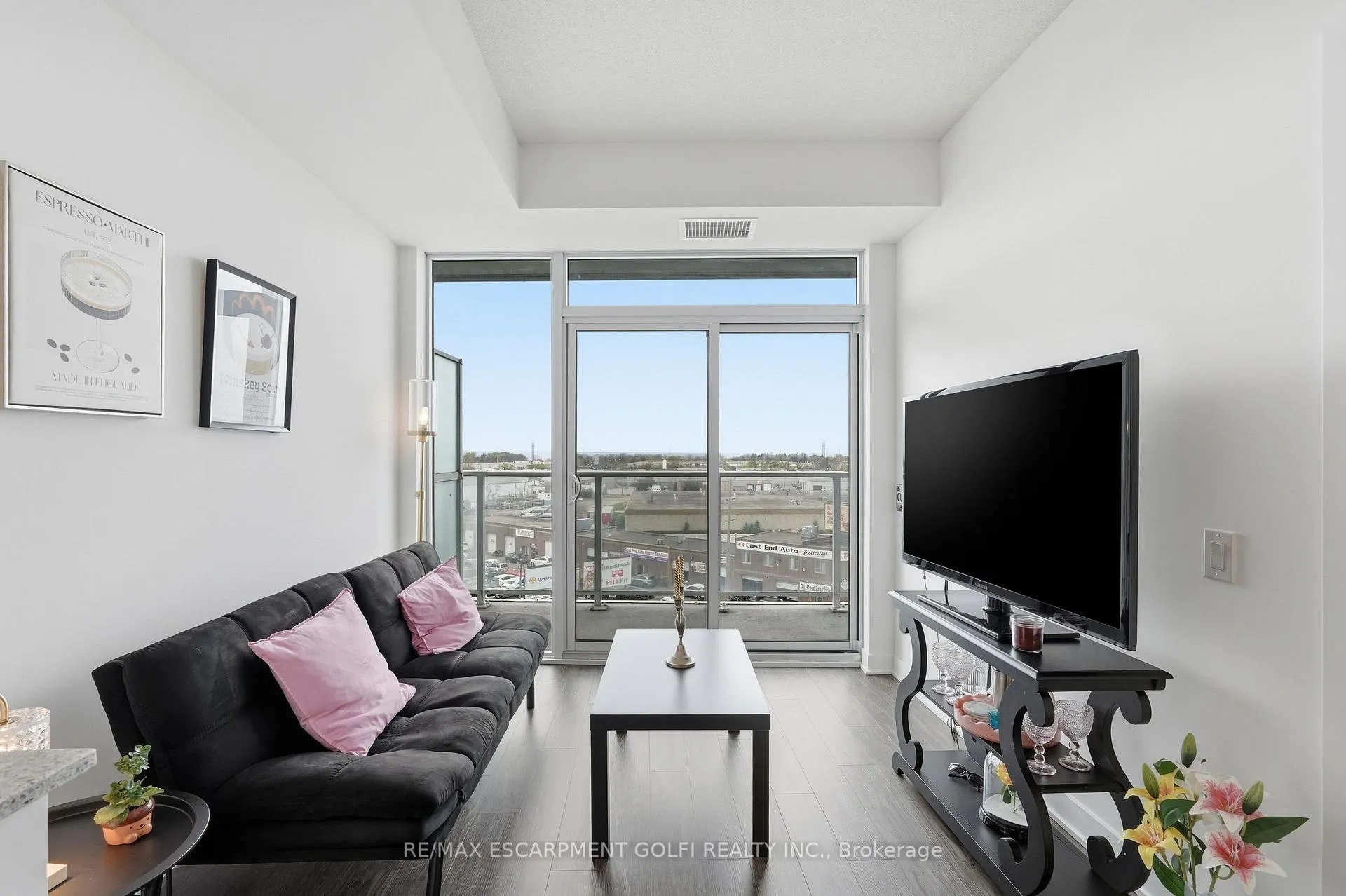 Photo 13 of Unit 513, 2782 Barton Street E, Hamilton, Riverdale — HOMEH