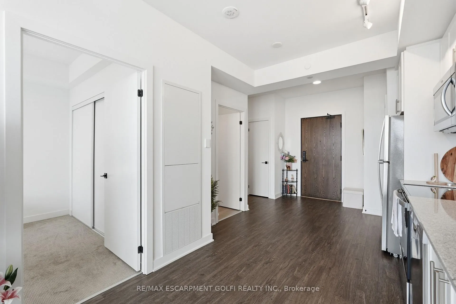 Photo 16 of Unit 513, 2782 Barton Street E, Hamilton, Riverdale — HOMEH