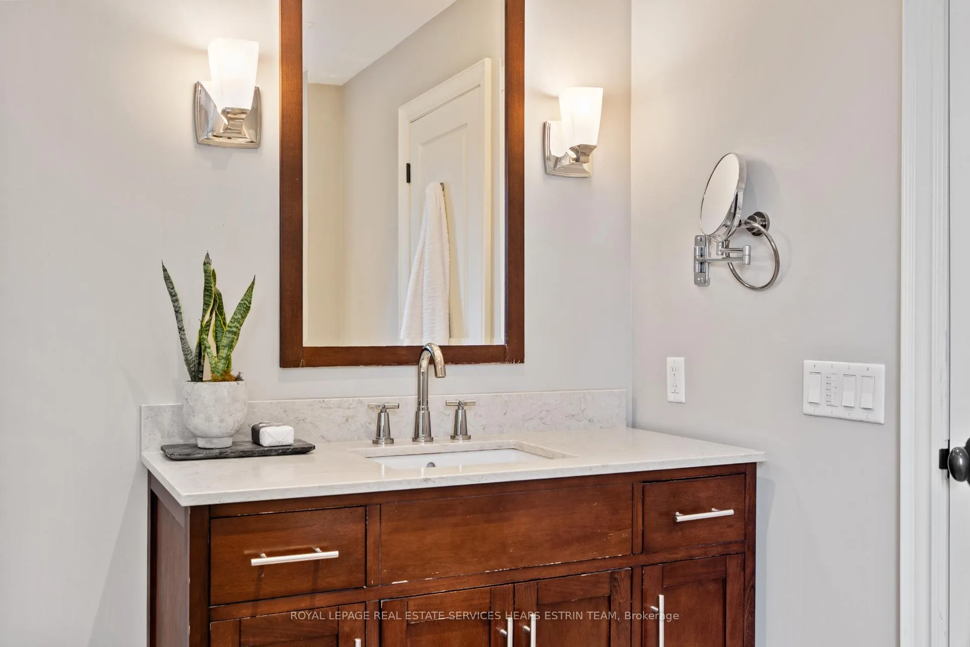 Photo 27 of 343 Laird Drive, Toronto, Leaside — HOMEH