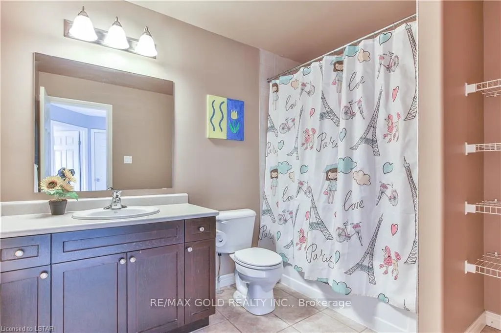Photo 11 of 65 Woodhatch Crescent, Ingersoll, Ingersoll - North — HOMEH