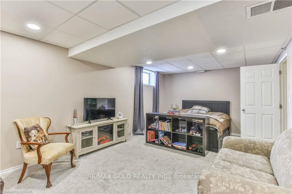 Photo 21 of 65 Woodhatch Crescent, Ingersoll, Ingersoll - North — HOMEH