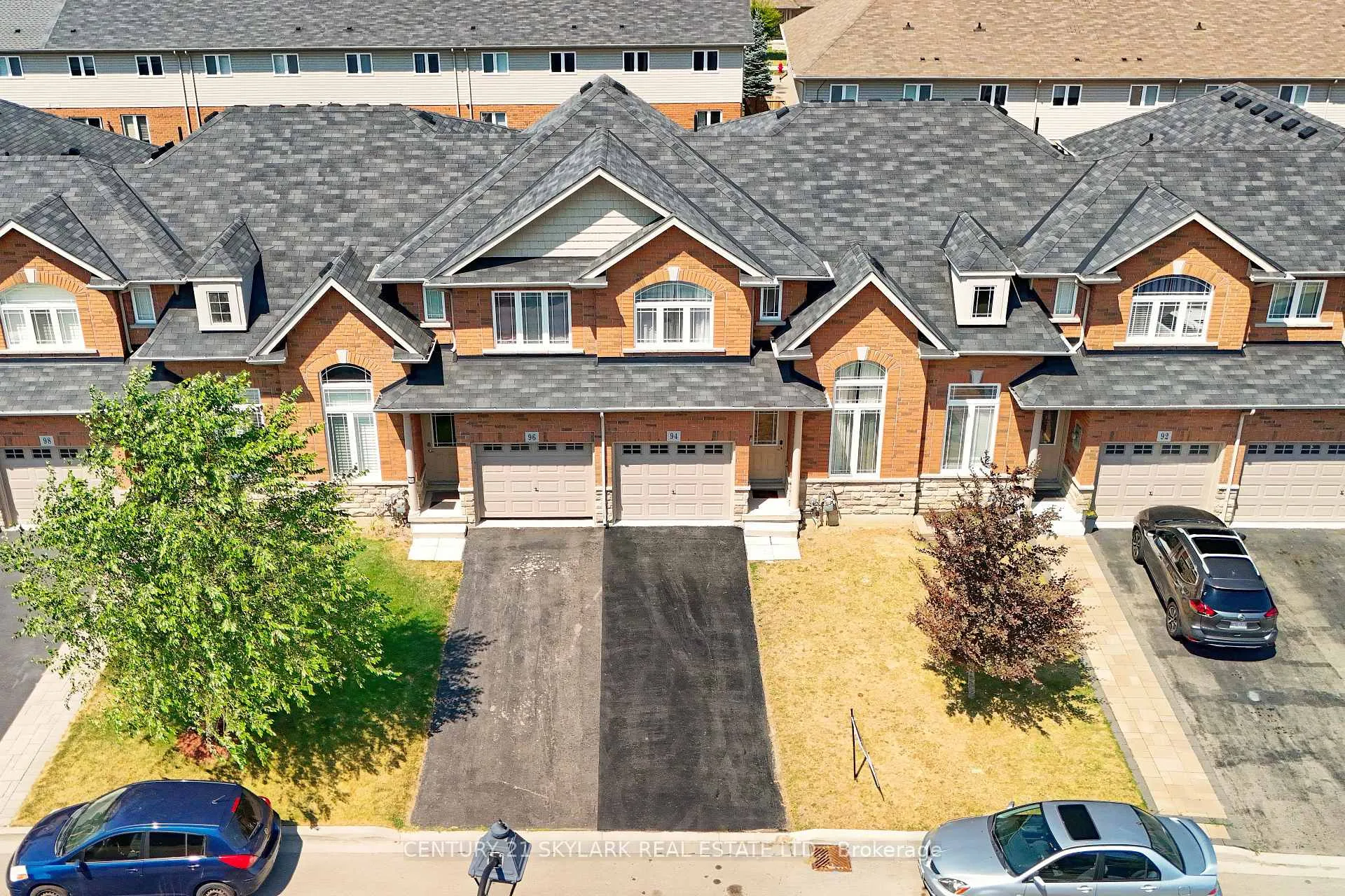 Photo 2 of 96 Charleswood Crescent, Hamilton, Rural Glanbrook — HOMEH