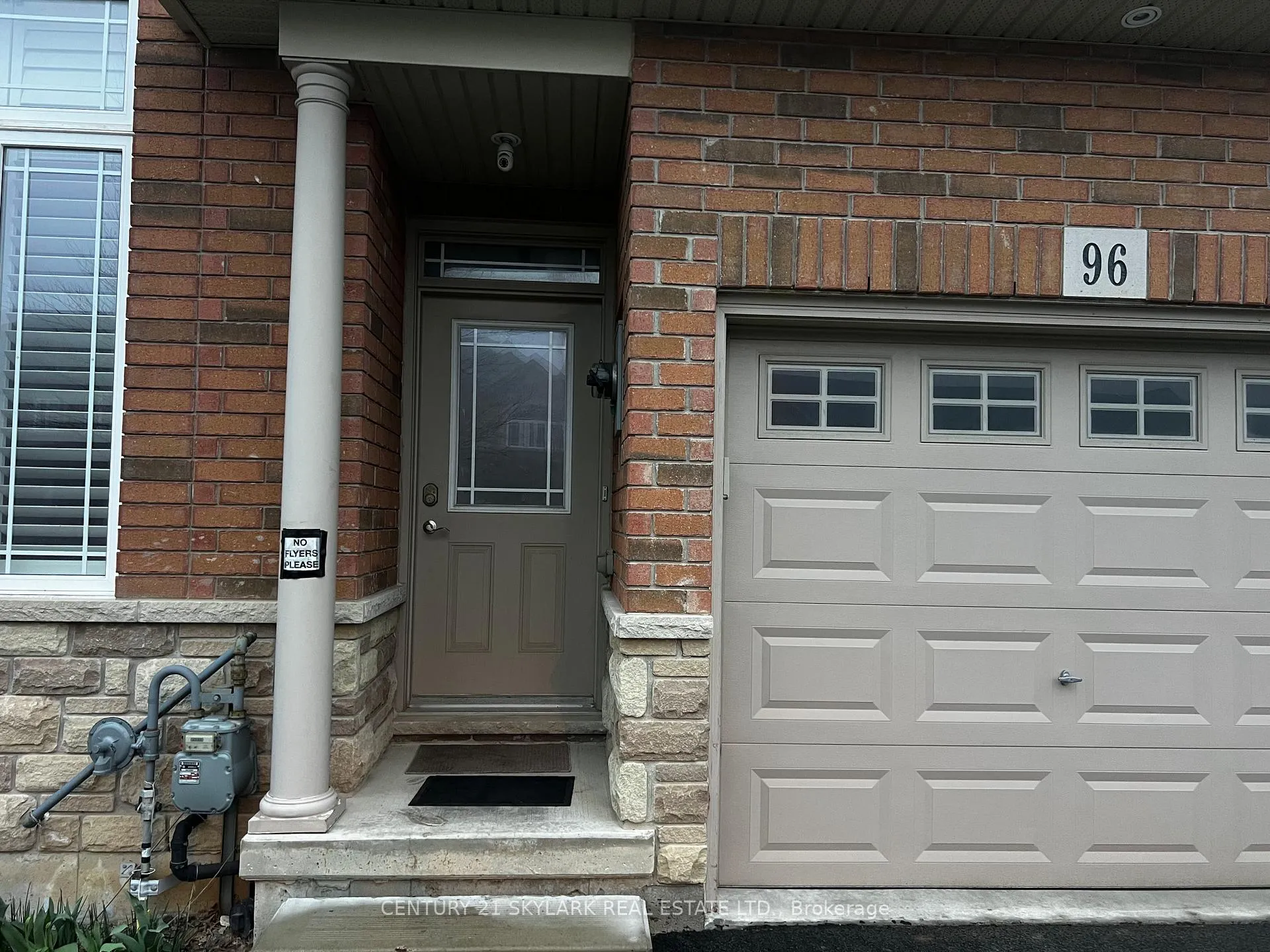Photo 3 of 96 Charleswood Crescent, Hamilton, Rural Glanbrook — HOMEH