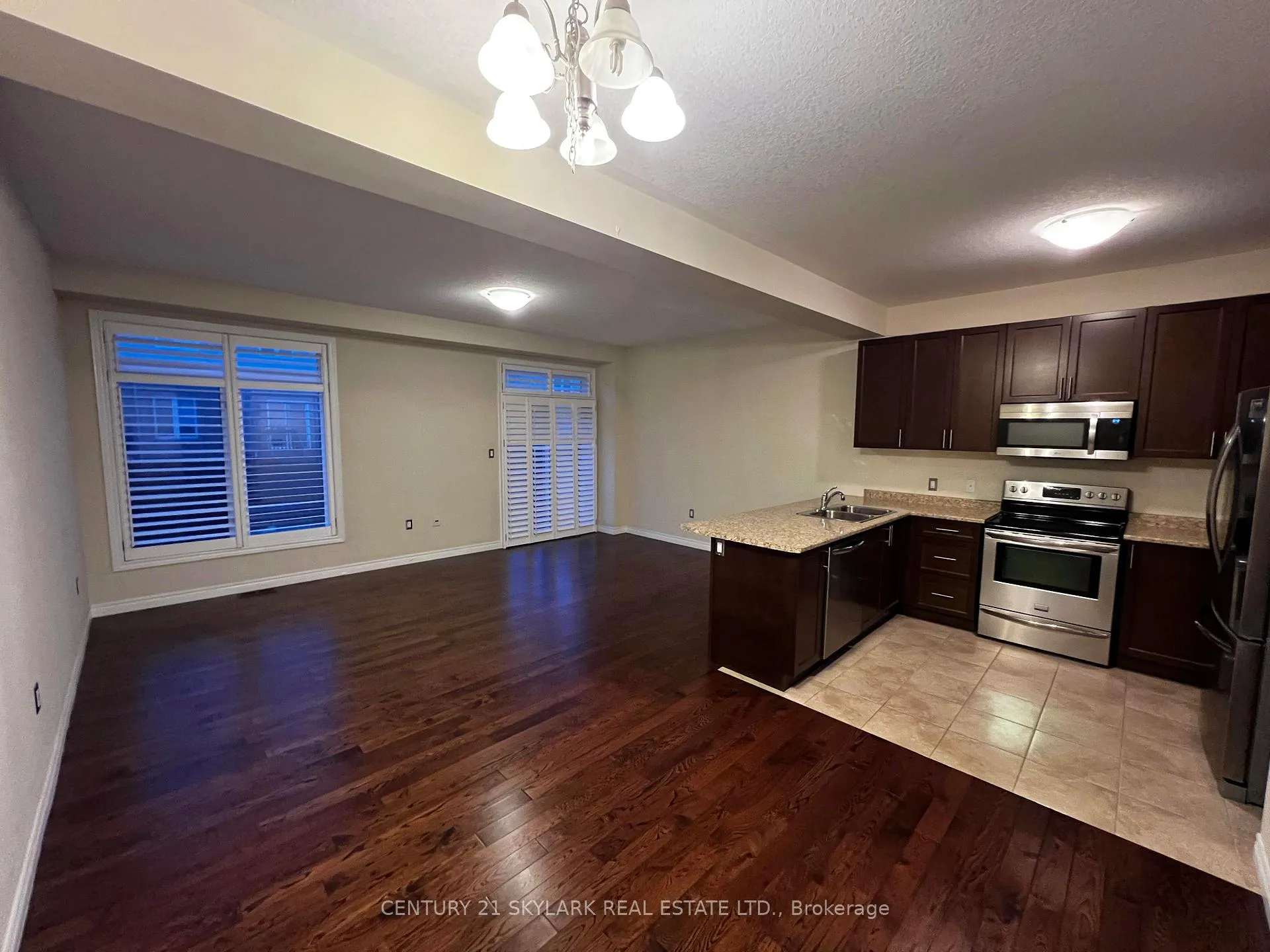 Photo 6 of 96 Charleswood Crescent, Hamilton, Rural Glanbrook — HOMEH