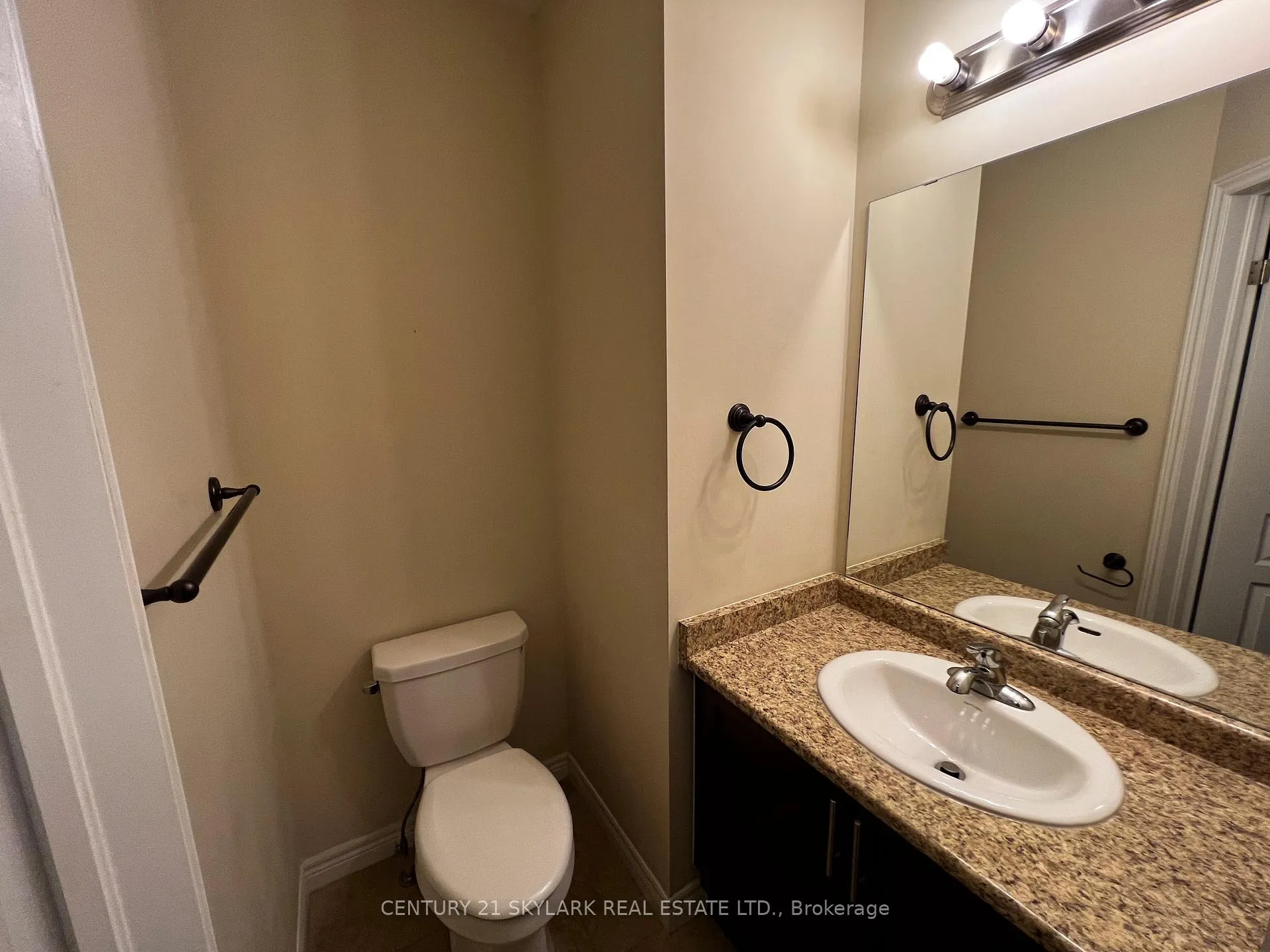 Photo 8 of 96 Charleswood Crescent, Hamilton, Rural Glanbrook — HOMEH