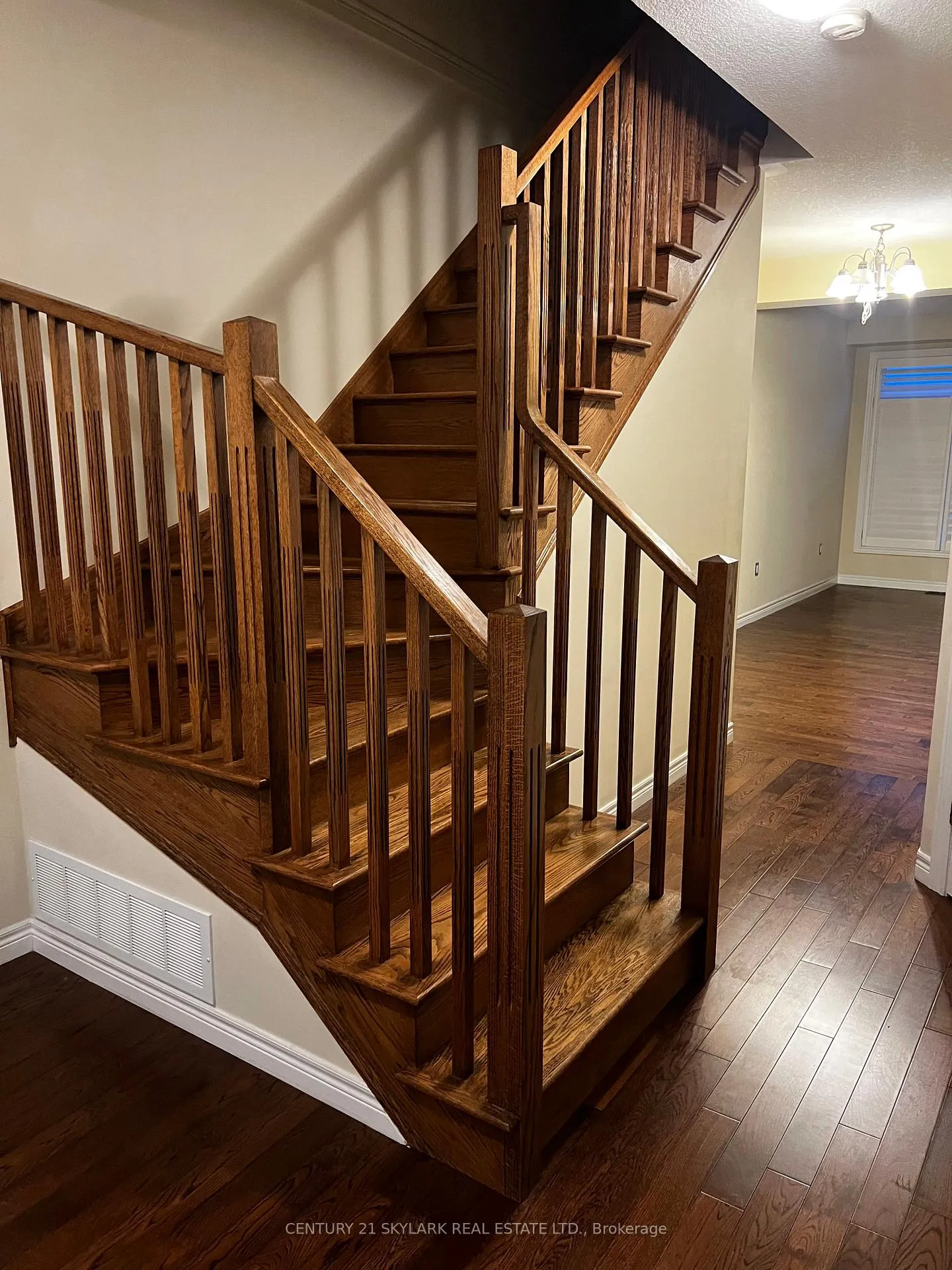 Photo 10 of 96 Charleswood Crescent, Hamilton, Rural Glanbrook — HOMEH