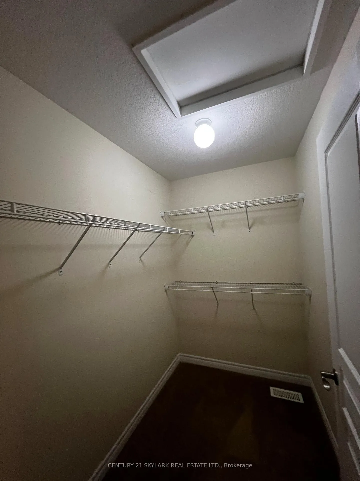 Photo 16 of 96 Charleswood Crescent, Hamilton, Rural Glanbrook — HOMEH