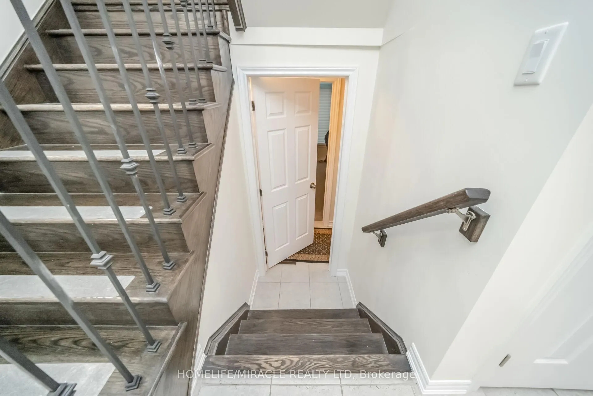 Photo 39 of Unit 11, 30 Emeny Lane, Guelph, Kortright East — HOMEH