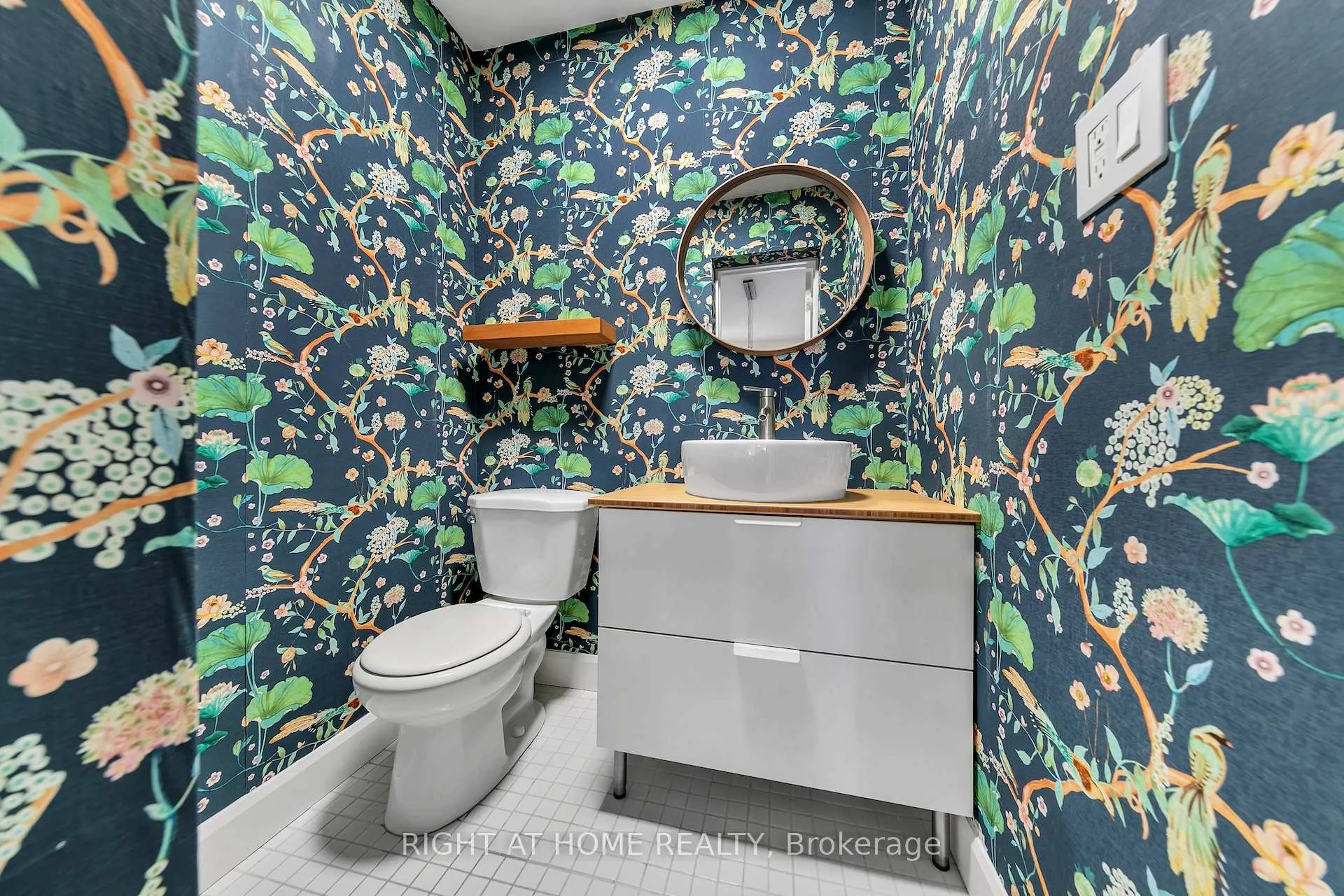 Photo 11 of 501 Ferguson Avenue N, Hamilton, North End — HOMEH