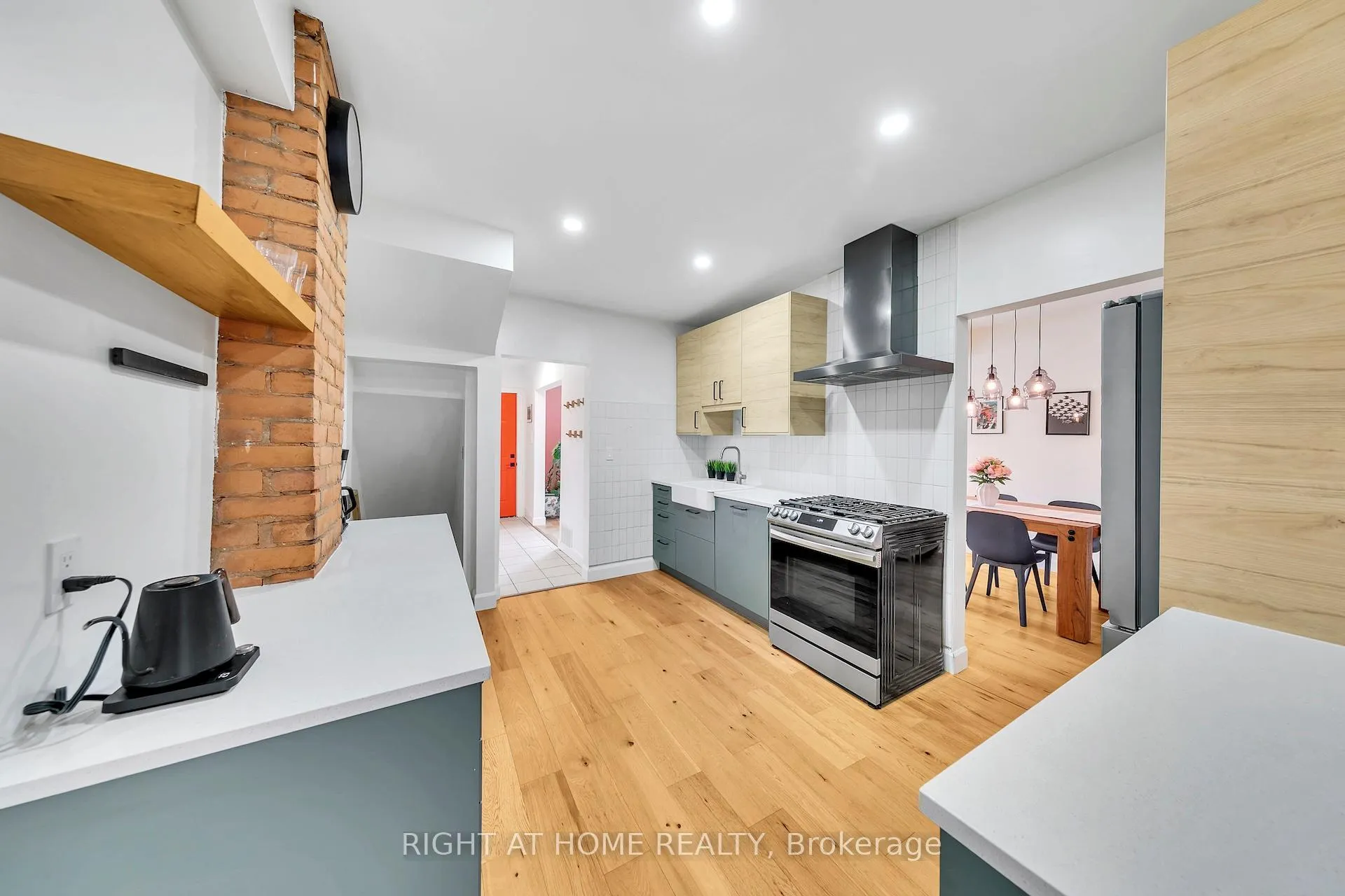 Photo 13 of 501 Ferguson Avenue N, Hamilton, North End — HOMEH